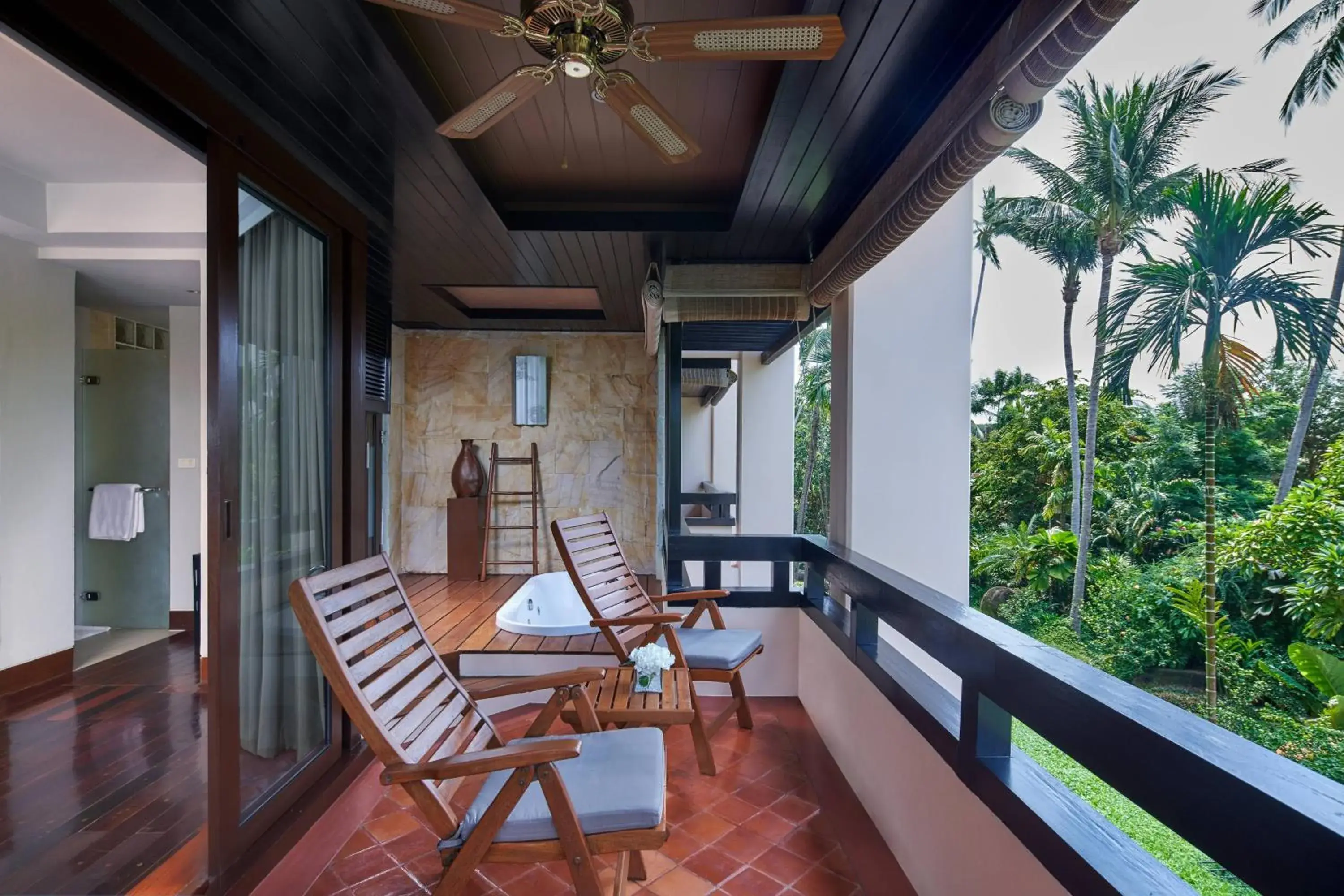Photo of the whole room, Balcony/Terrace in Renaissance Koh Samui Resort & Spa