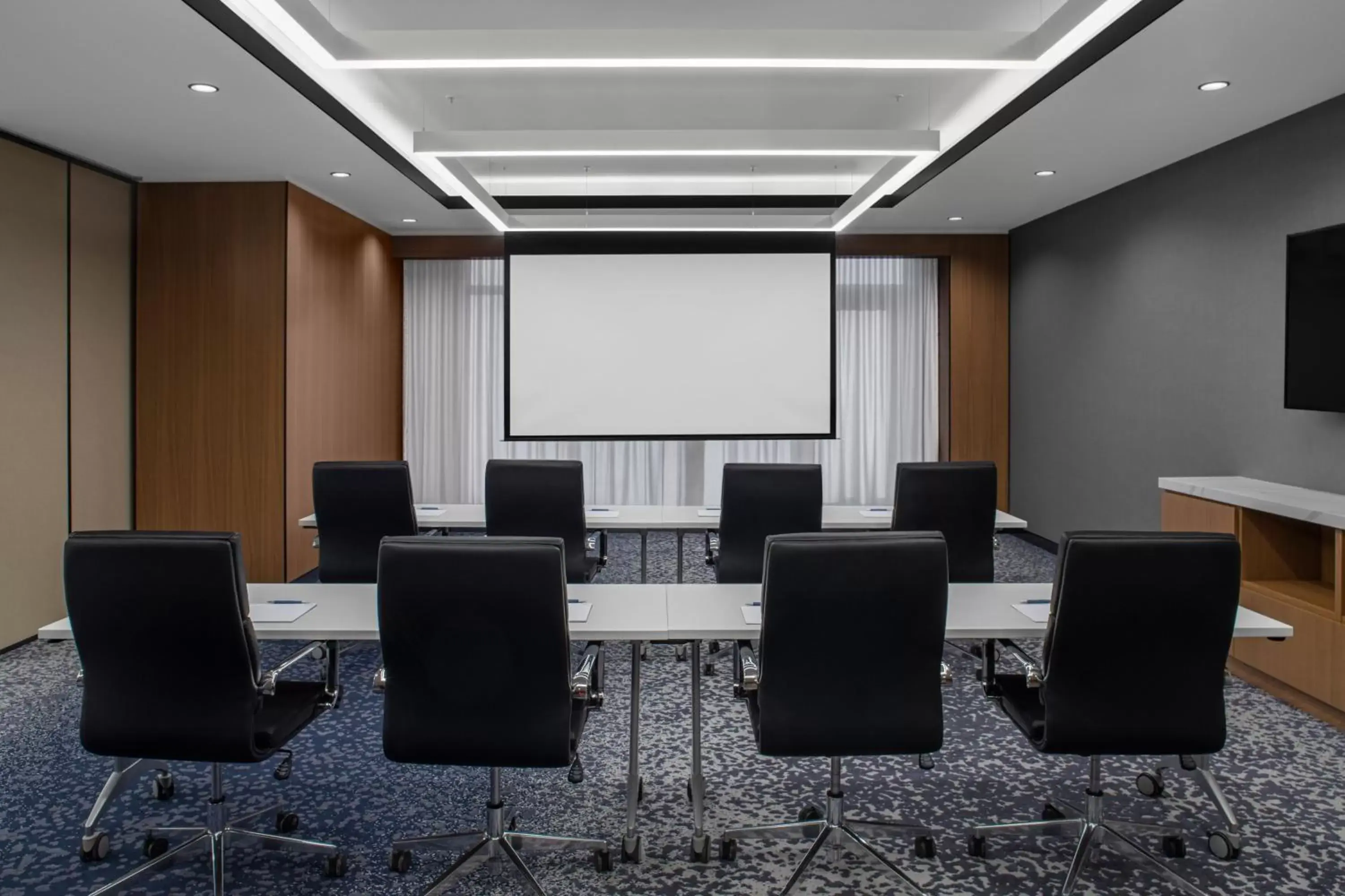 Meeting/conference room in Four Points by Sheraton Flushing