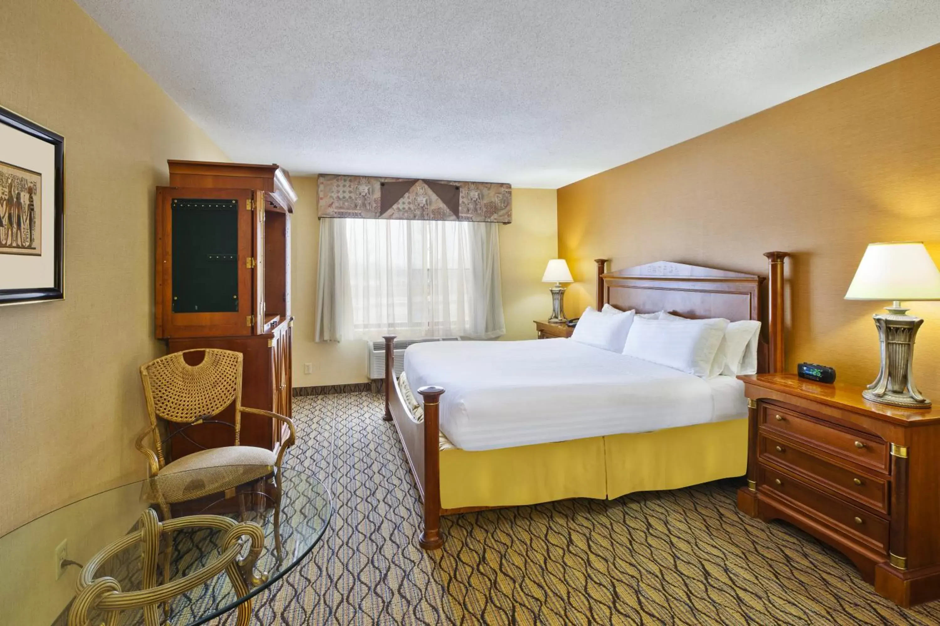 Photo of the whole room, Bed in Holiday Inn Express Hotel & Suites - Belleville Area, an IHG Hotel