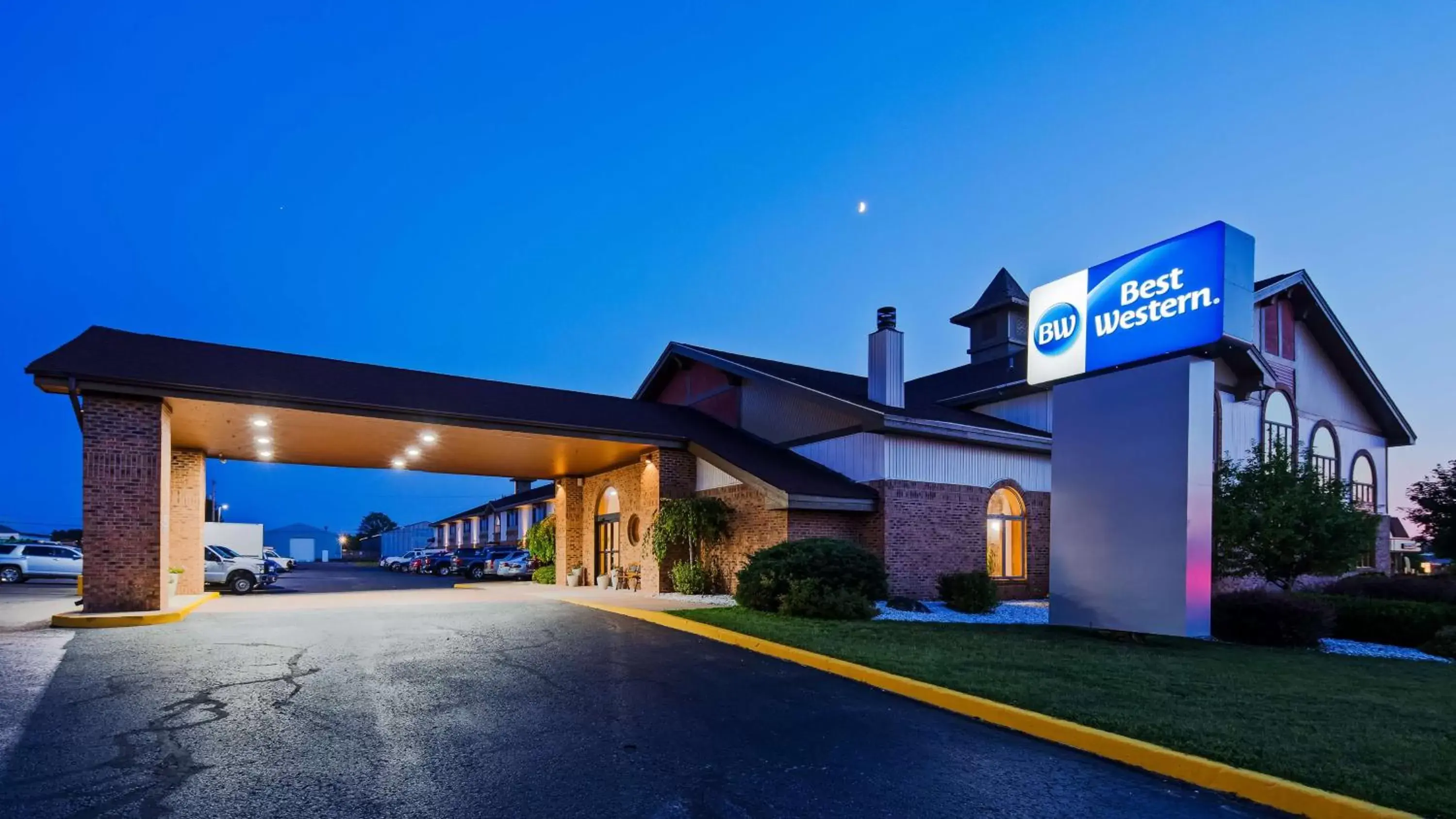 Property building in Best Western Gaylord