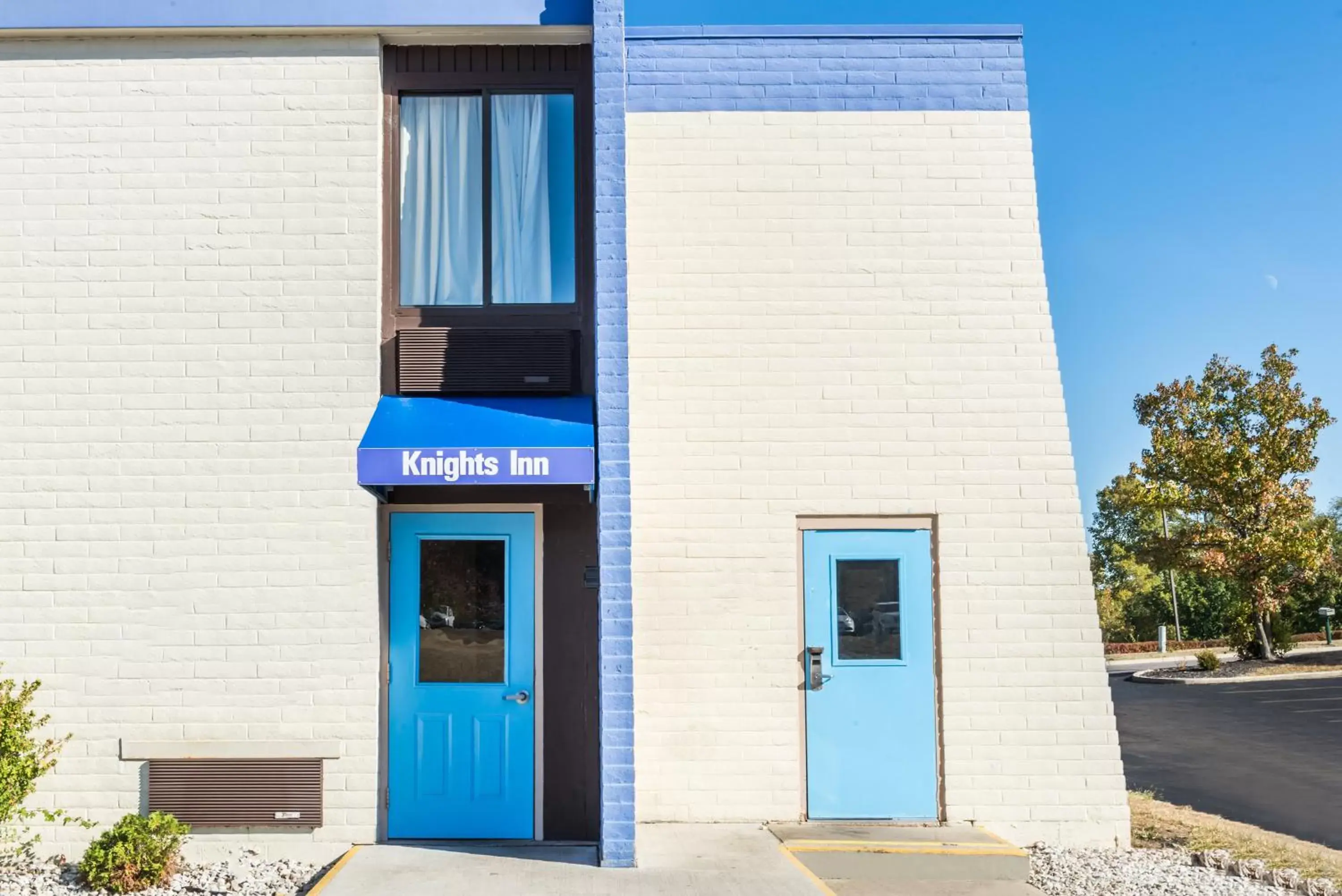 Facade/entrance, Property Building in Knights Inn Dayton by Miller Lane