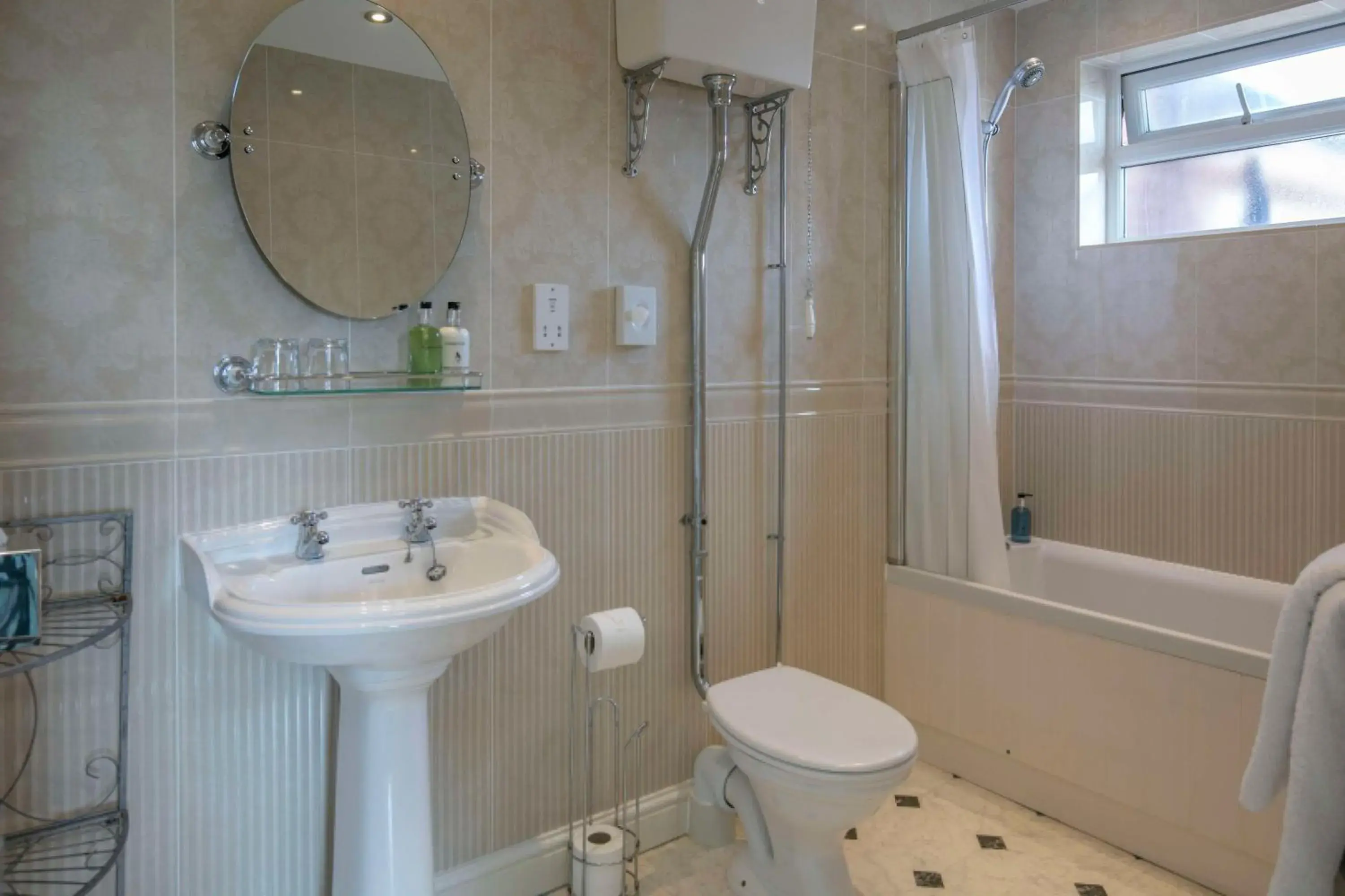 Bathroom in Best Western Sysonby Knoll