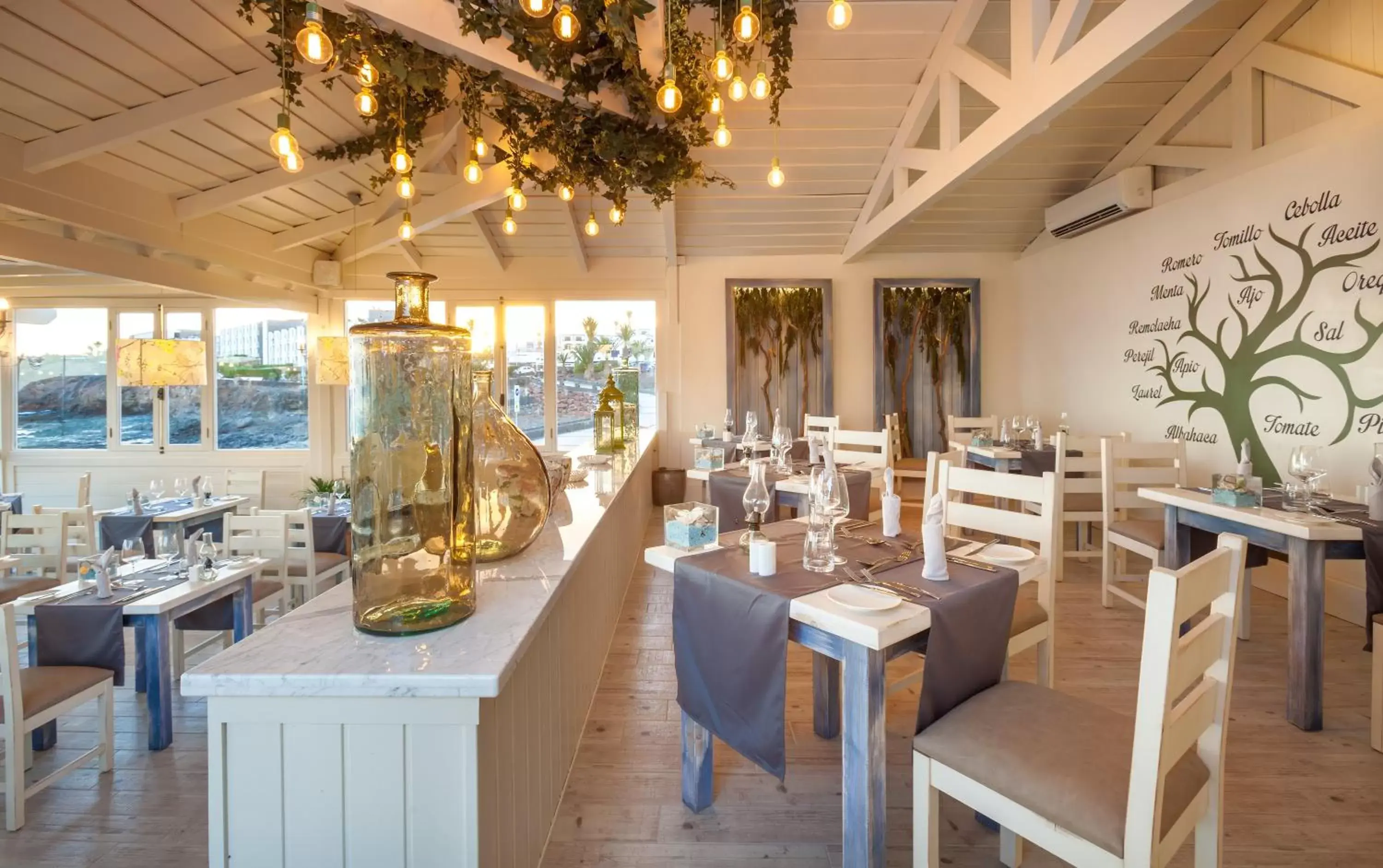 Restaurant/places to eat in Gran Castillo Tagoro Family & Fun Playa Blanca Restaurant/places to eat in Gran Castillo Tagoro Family & Fun Playa Blanca