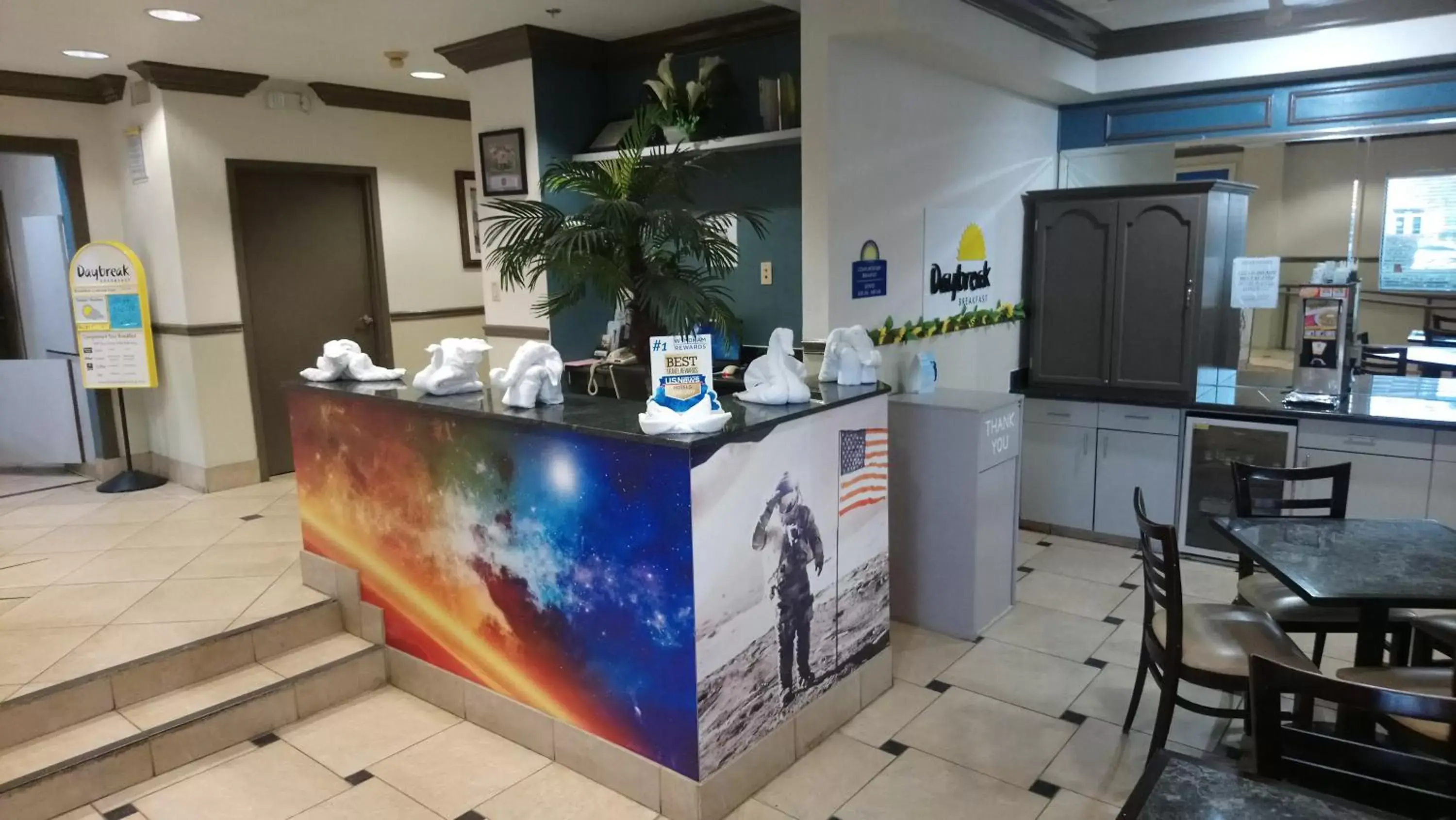 Lobby or reception in Days Inn & Suites by Wyndham Webster NASA-ClearLake-Houston