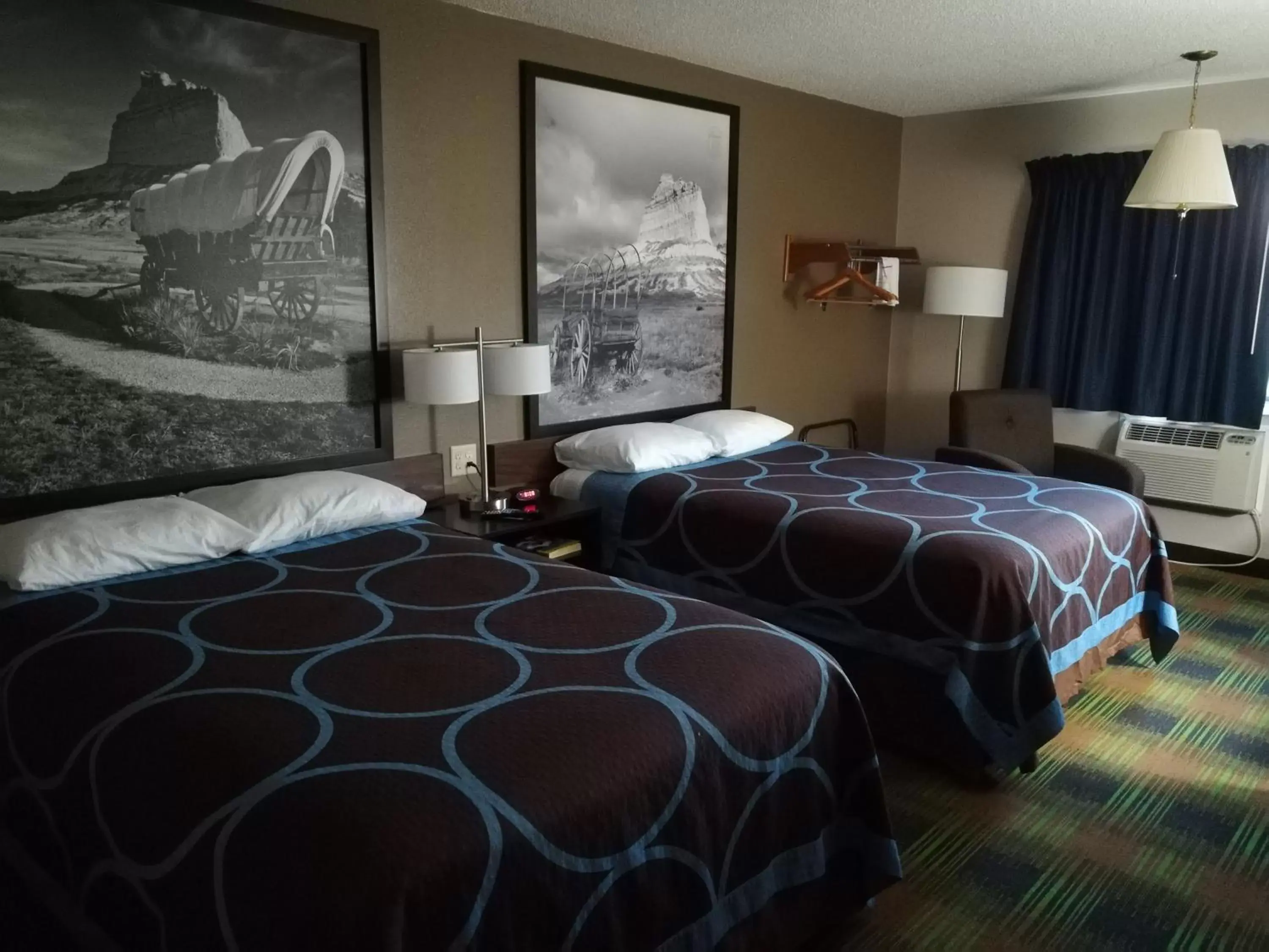 Photo of the whole room, Bed in Super 8 by Wyndham Keokuk