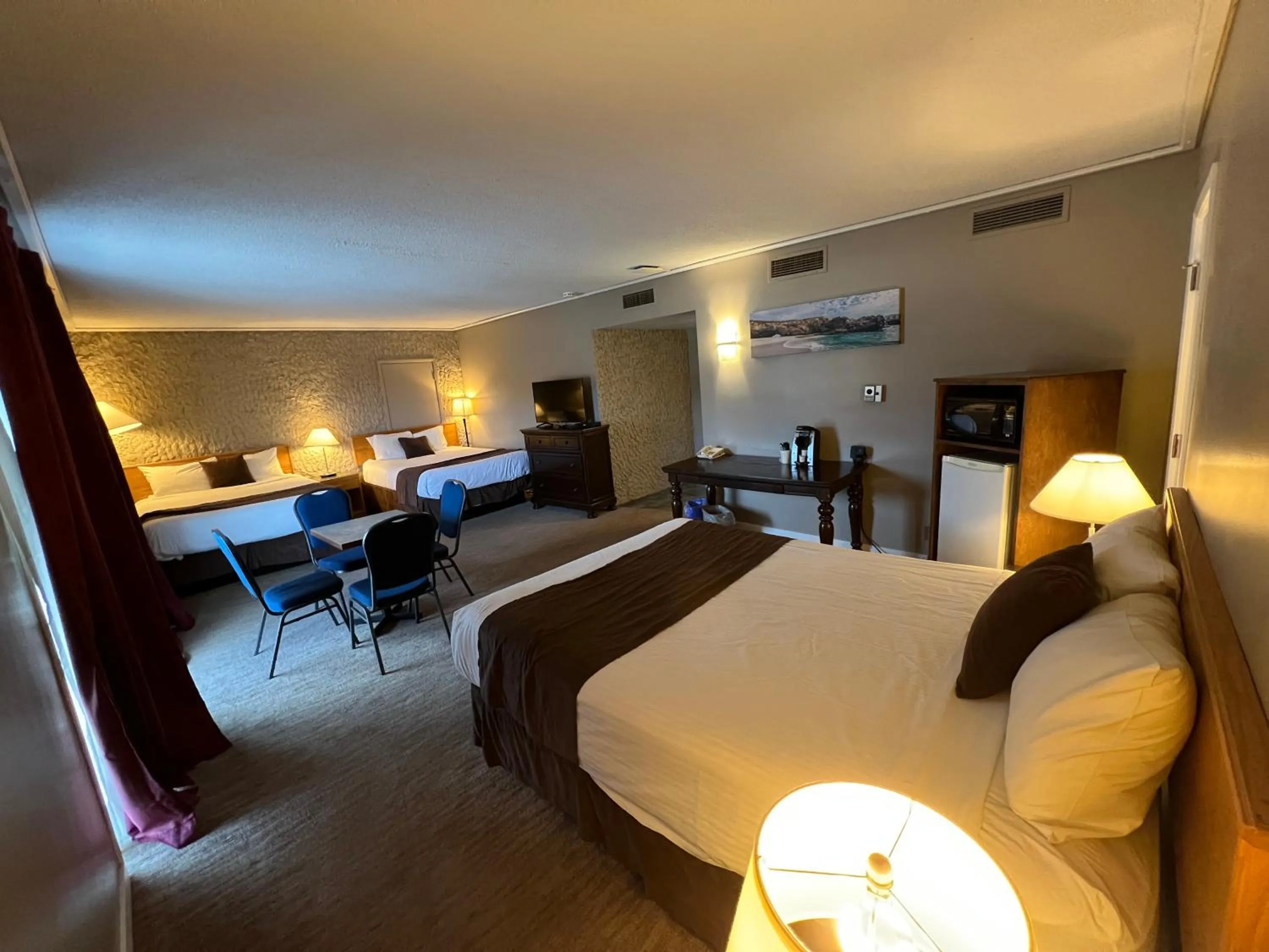 Bed in Divya Sutra Plaza and Conference Centre, Vernon, BC