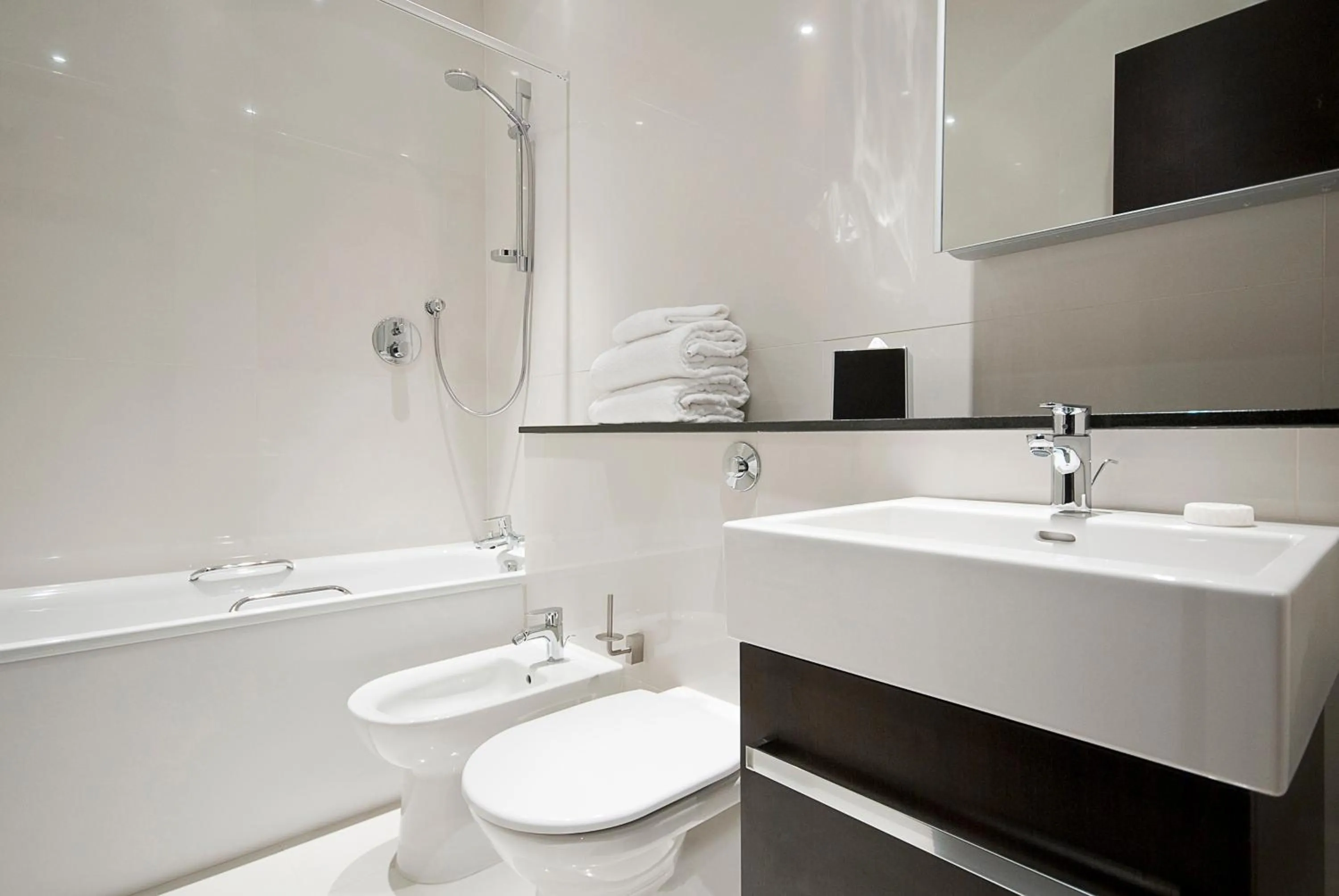 Bathroom in 130 Queen's Gate Apartments