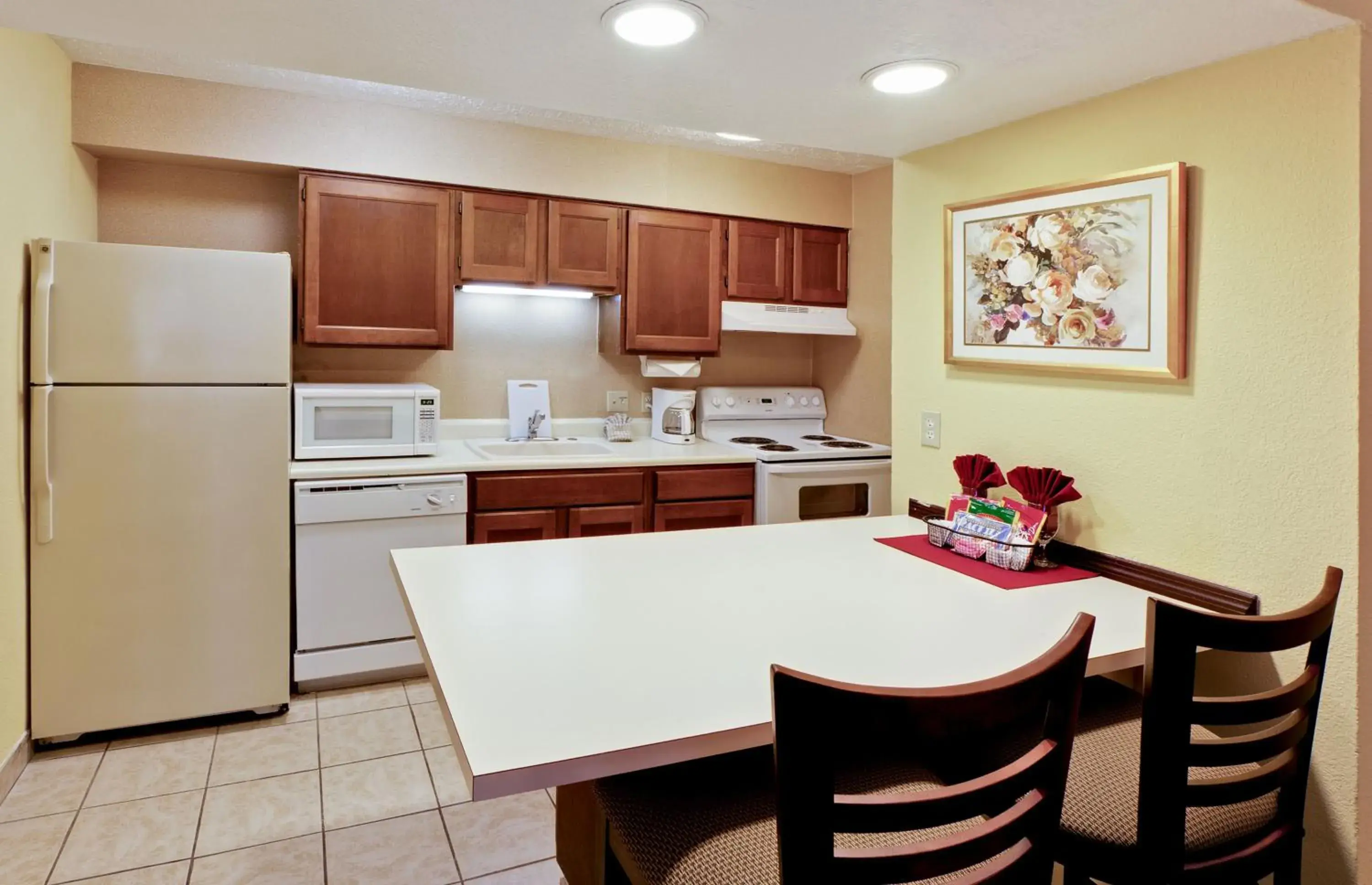 Kitchen or kitchenette, Kitchen/Kitchenette in Hawthorn Suites By Wyndham Columbus North