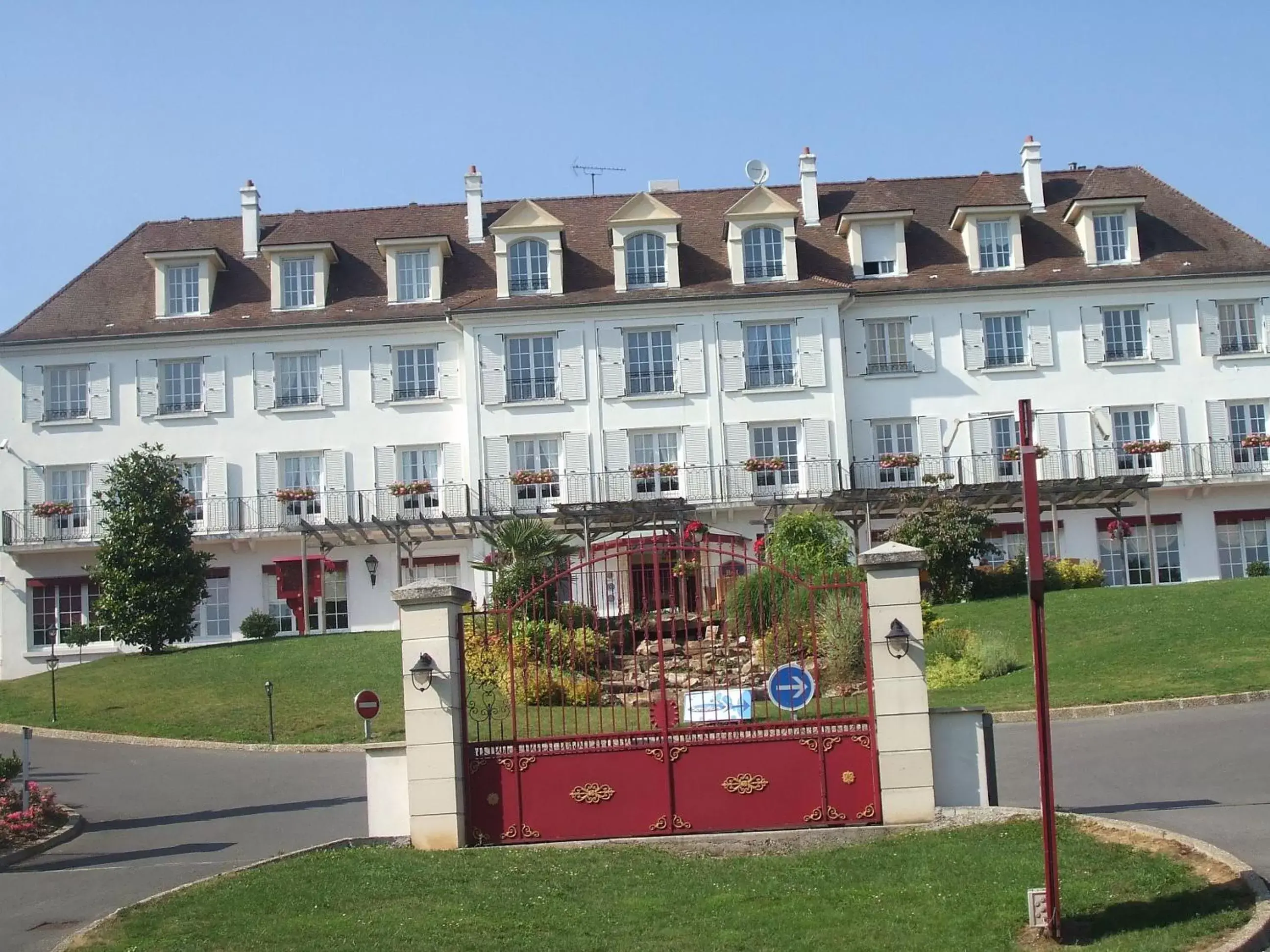 Facade/entrance, Property Building in Best Western Hotel Ile de France