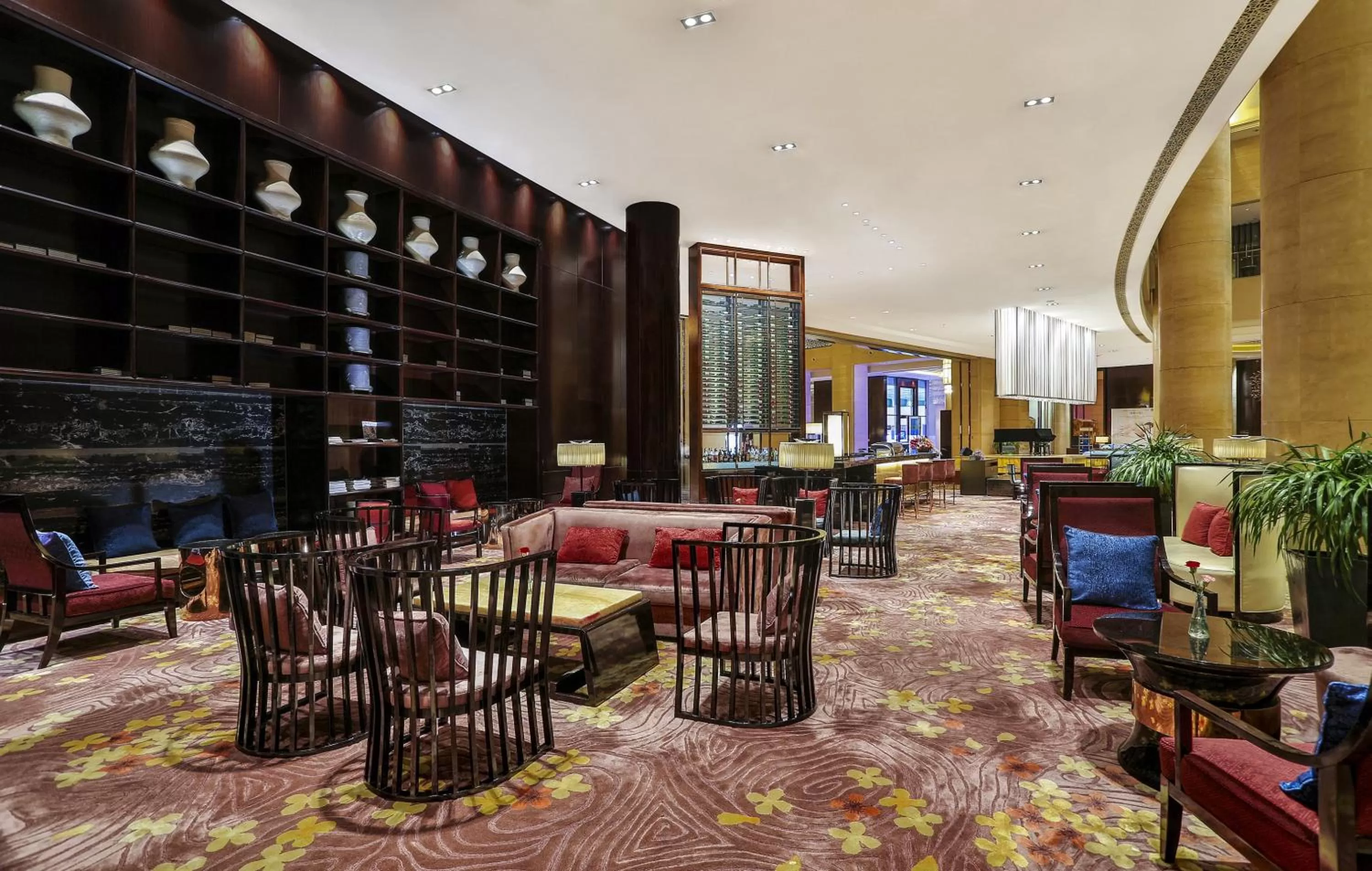 Lounge or bar in Crowne Plaza Chengdu Panda Garden by IHG