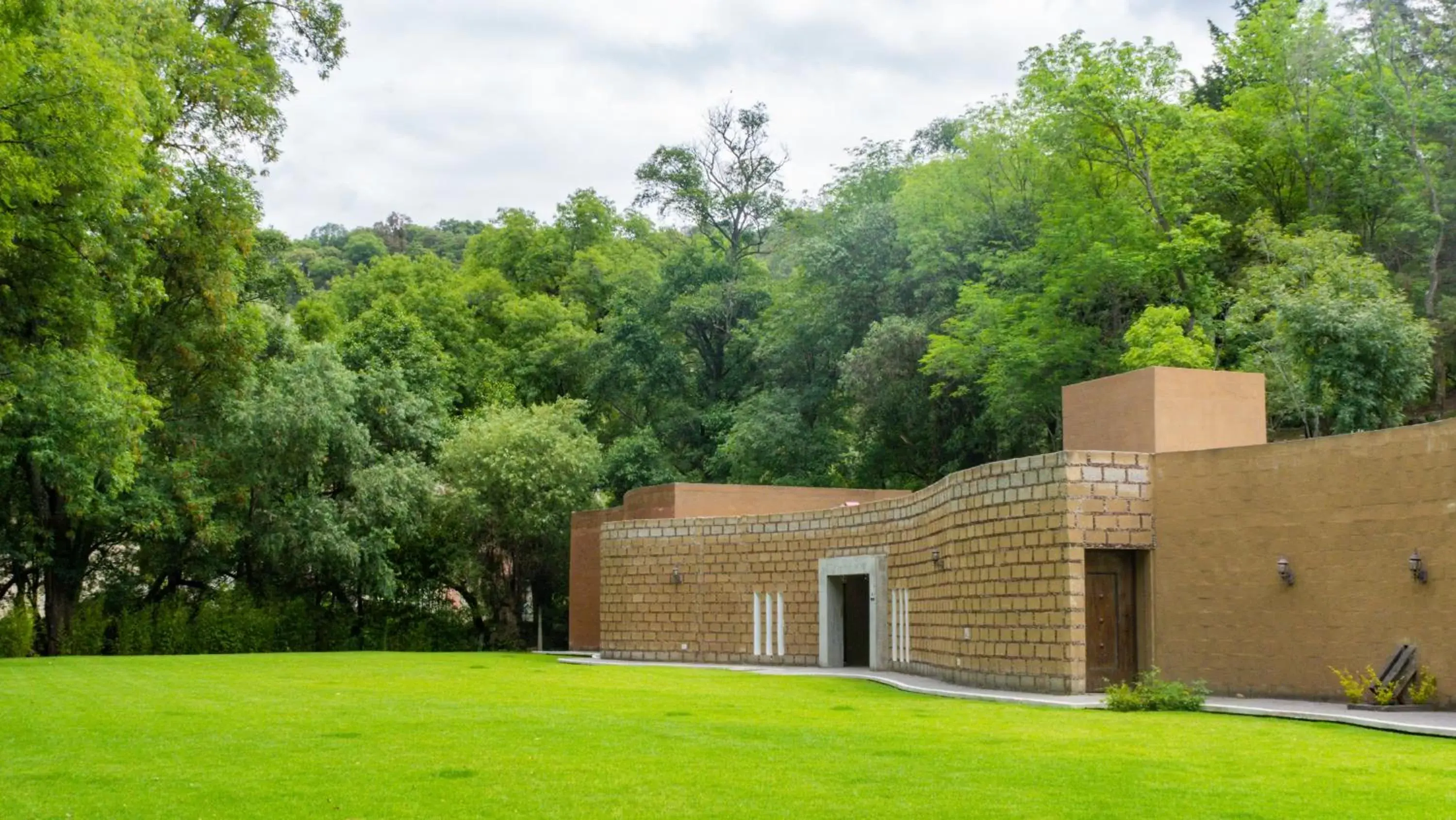 Property Building in Molino de los Reyes By Rotamundos