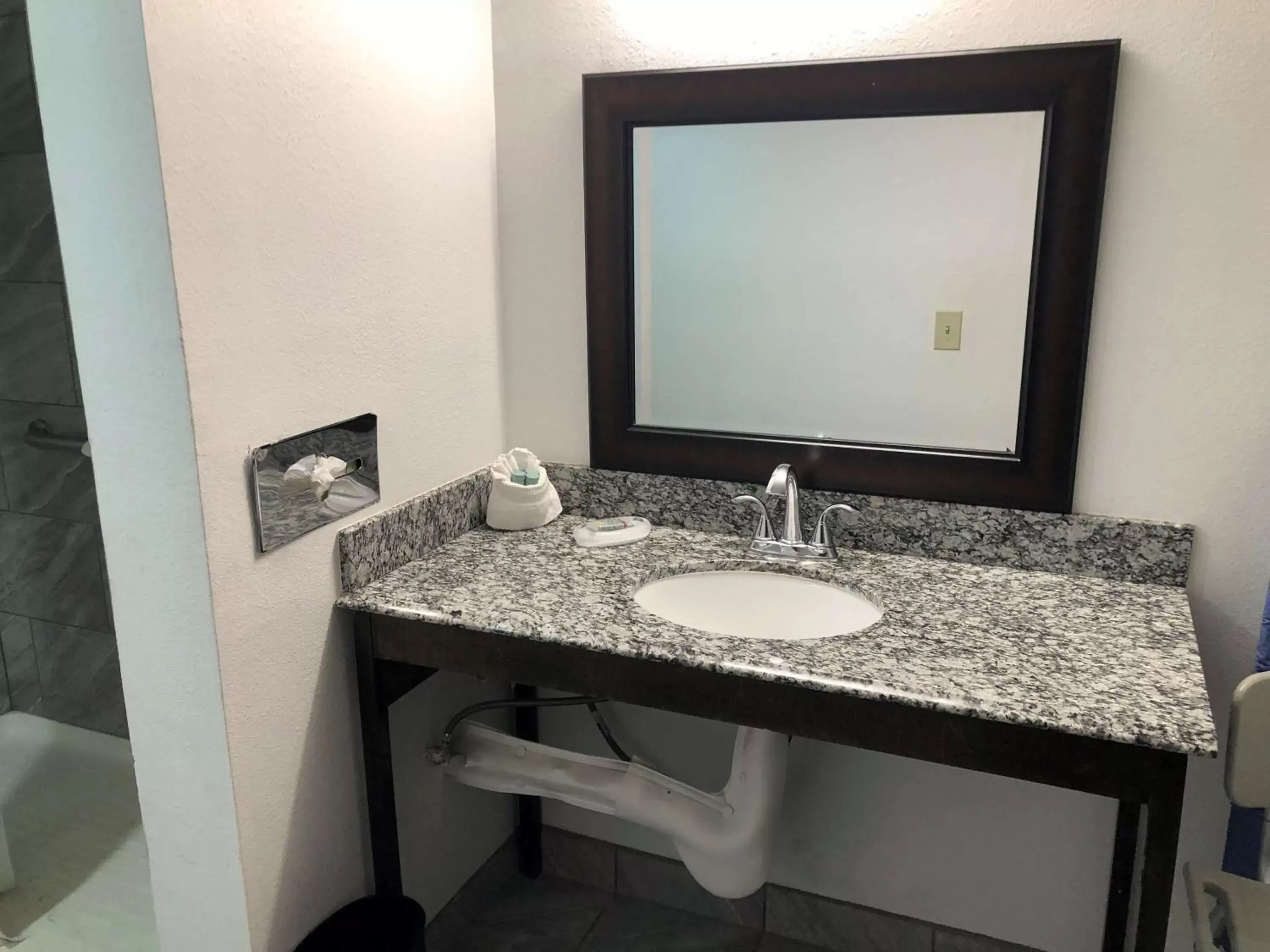 Bathroom in Best Western InnSuites Tucson Foothills Hotel & Suites