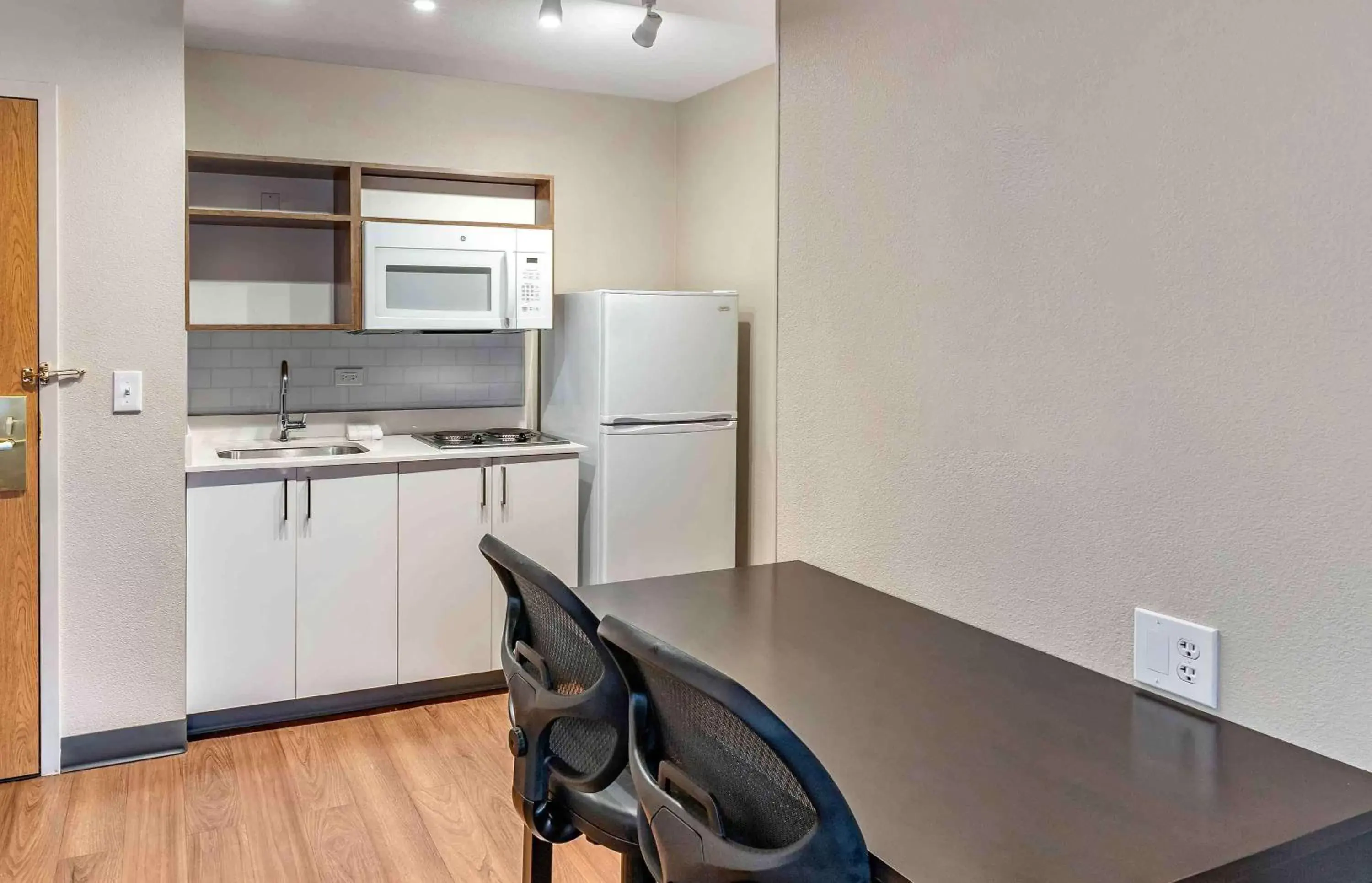 Bedroom, Kitchen/Kitchenette in Extended Stay America Premier Suites - San Jose - Airport