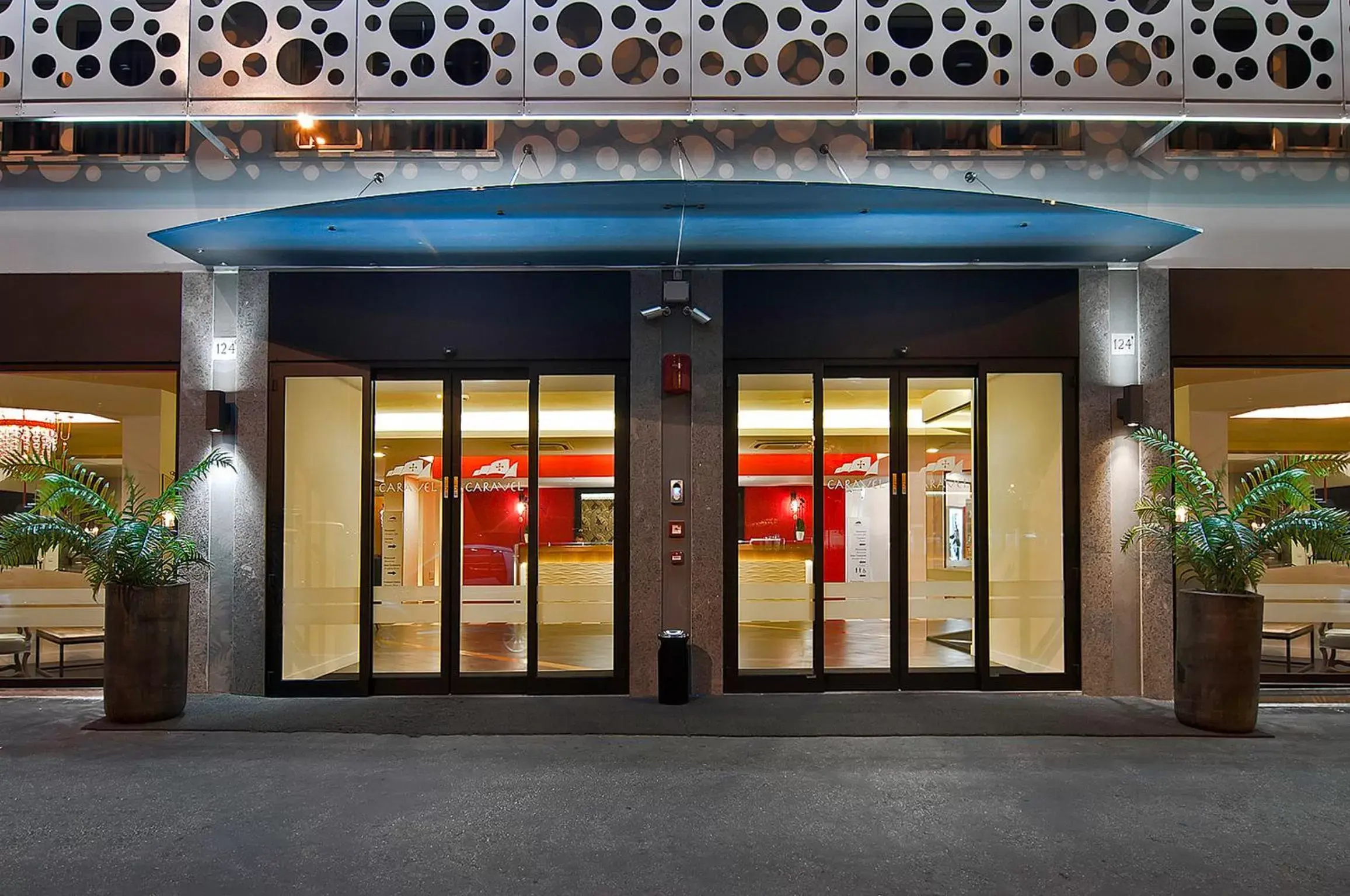 Facade/entrance in Hotel Caravel Facade/entrance in Hotel Caravel
