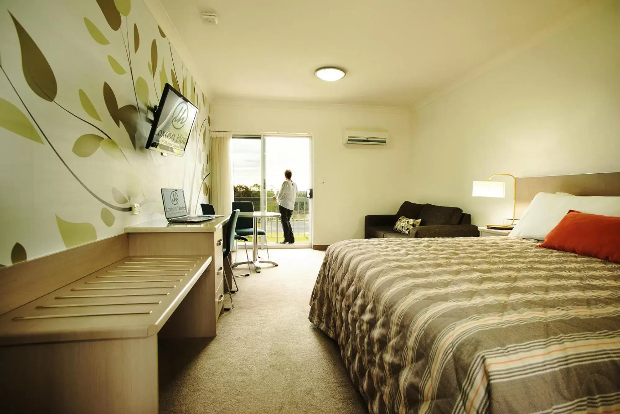 Loxton Community Hotel Motel