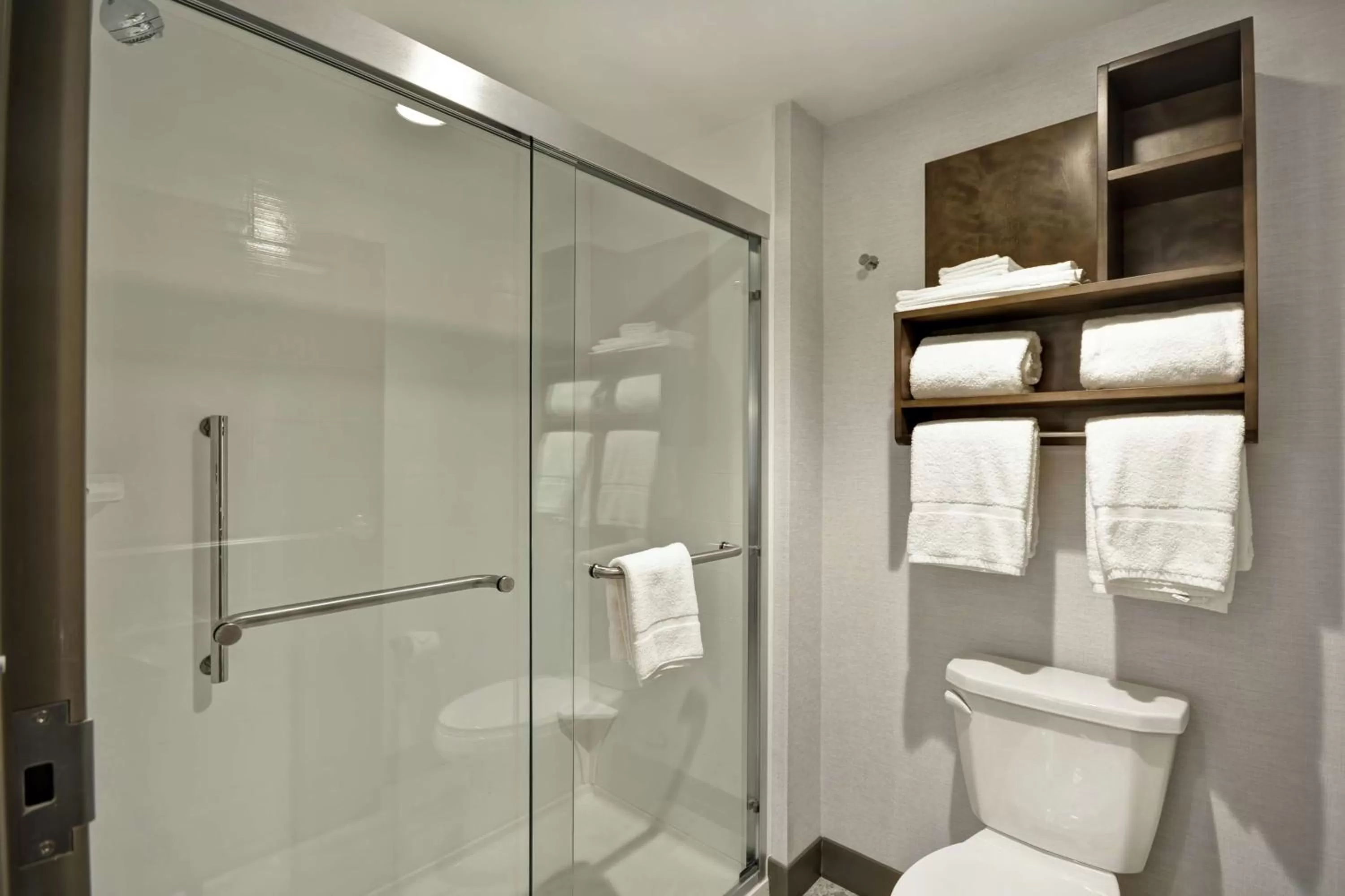 Bathroom in Homewood Suites By Hilton Warren Detroit