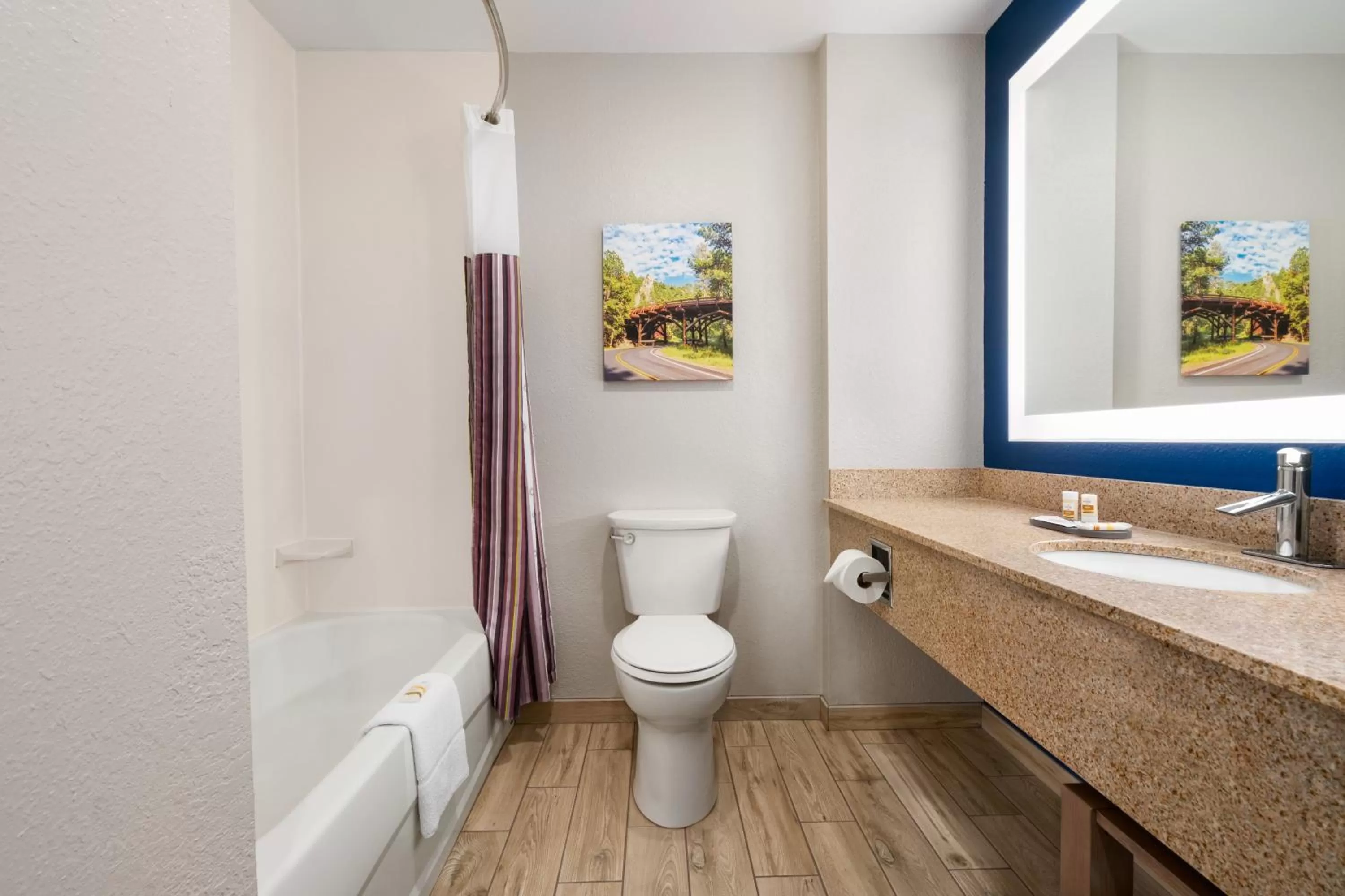 Shower in La Quinta Inn and Suites by Wyndham at WaTiki Waterpark