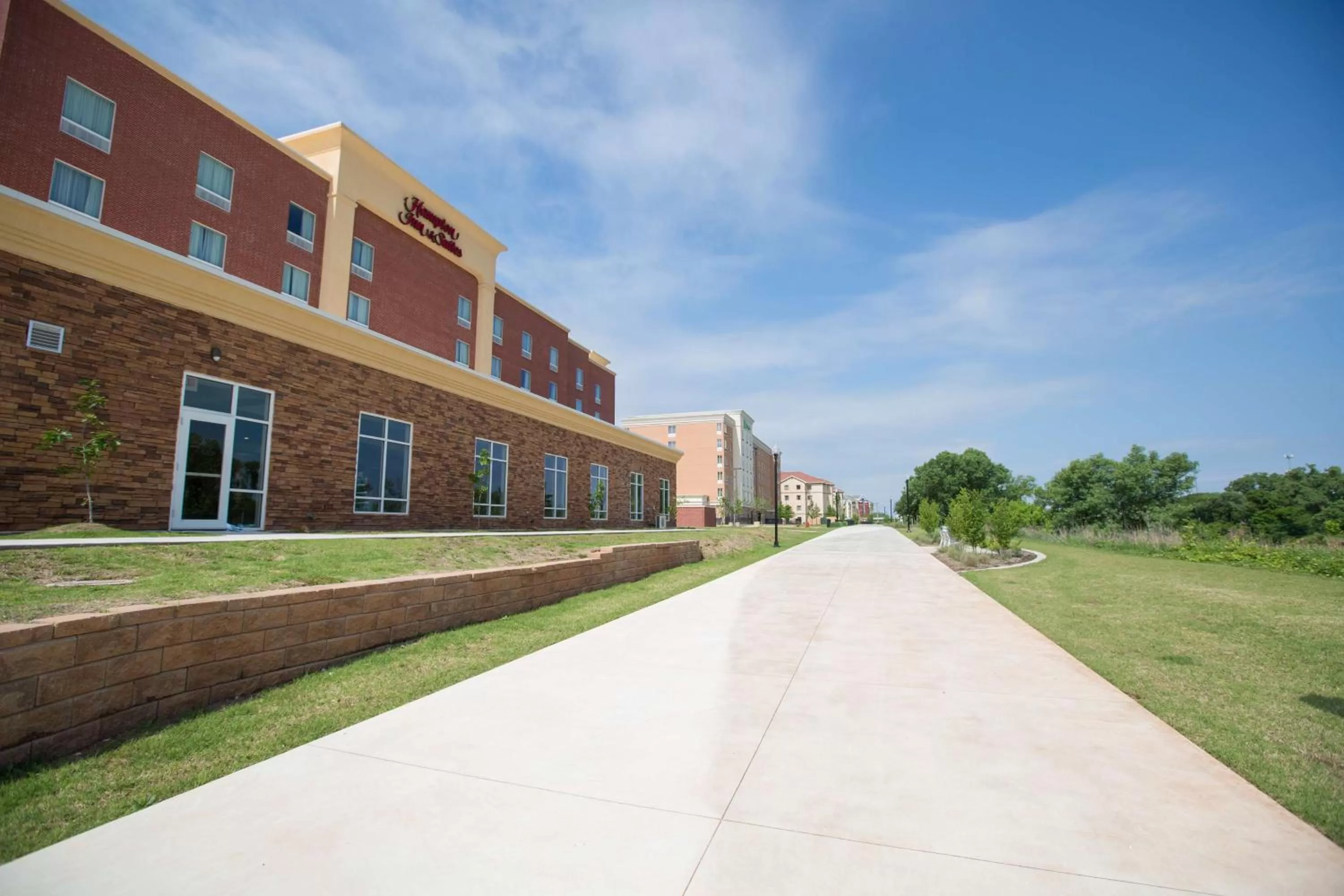 Property building in Hampton Inn & Suites Oklahoma City Airport