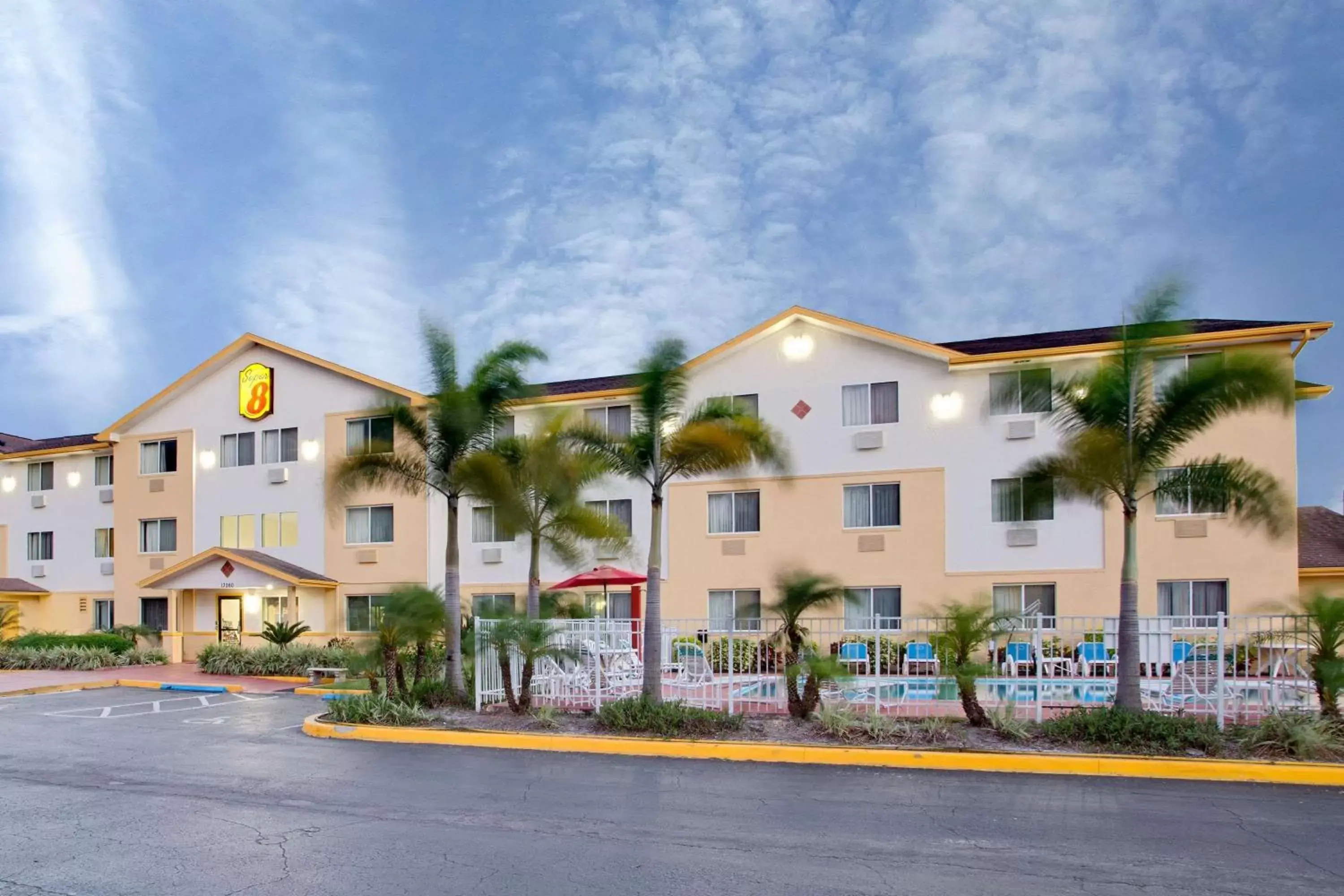 Property Building in Super 8 by Wyndham Clearwater/St. Petersburg Airport