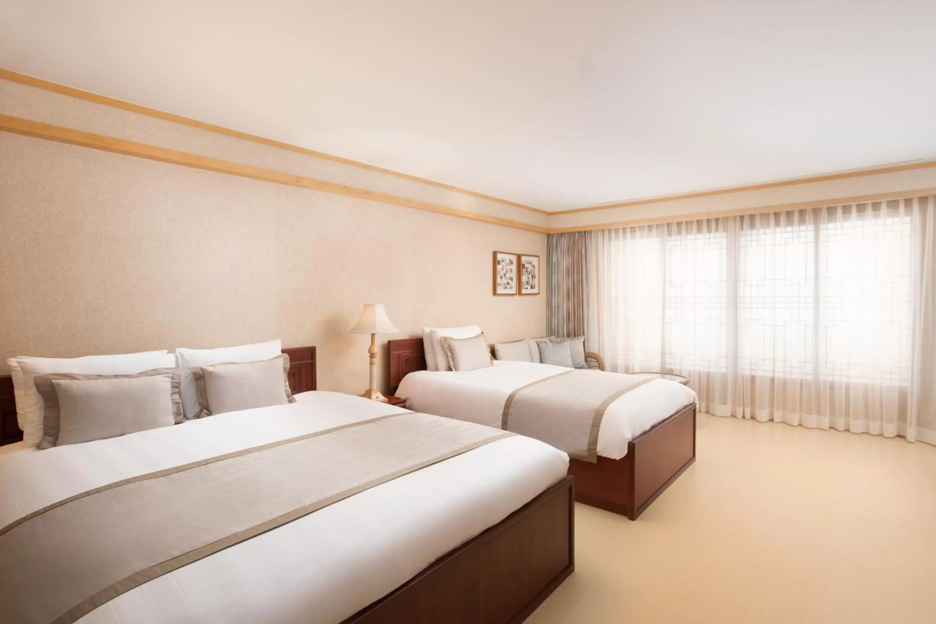 Photo of the whole room, Bed in Lotte Hotel Jeju