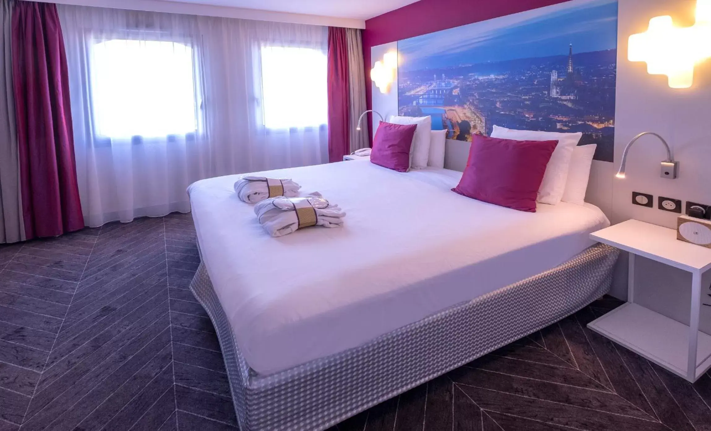 Bed in Mercure Rouen Centre Champ de Mars