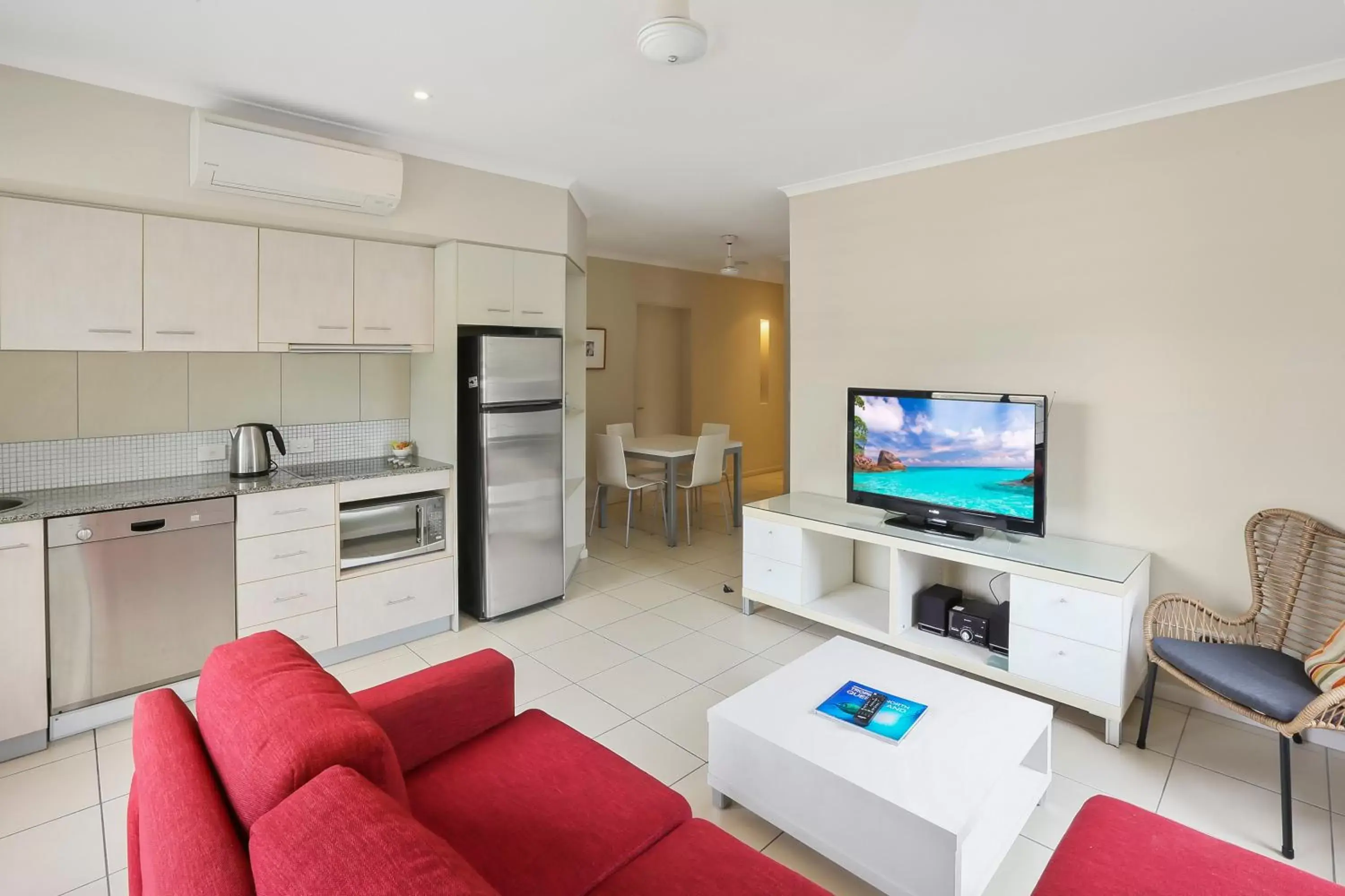 Two Bedroom Classic Apartment in Sea Point on Trinity Beach Two Bedroom Classic Apartment in Sea Point on Trinity Beach