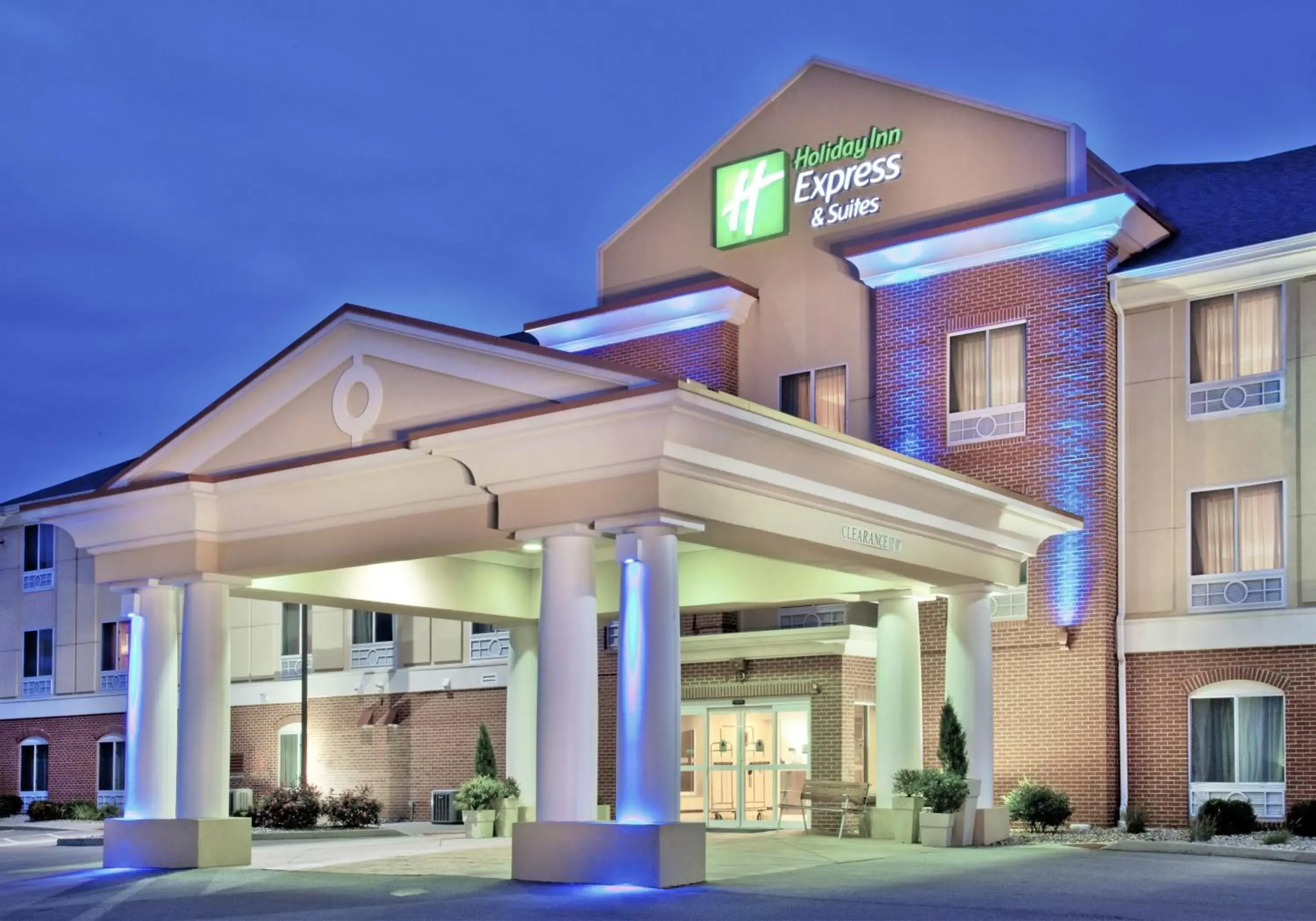 Property building in Holiday Inn Express Hotel & Suites Urbana-Champaign-U of I Area, an IHG Hotel