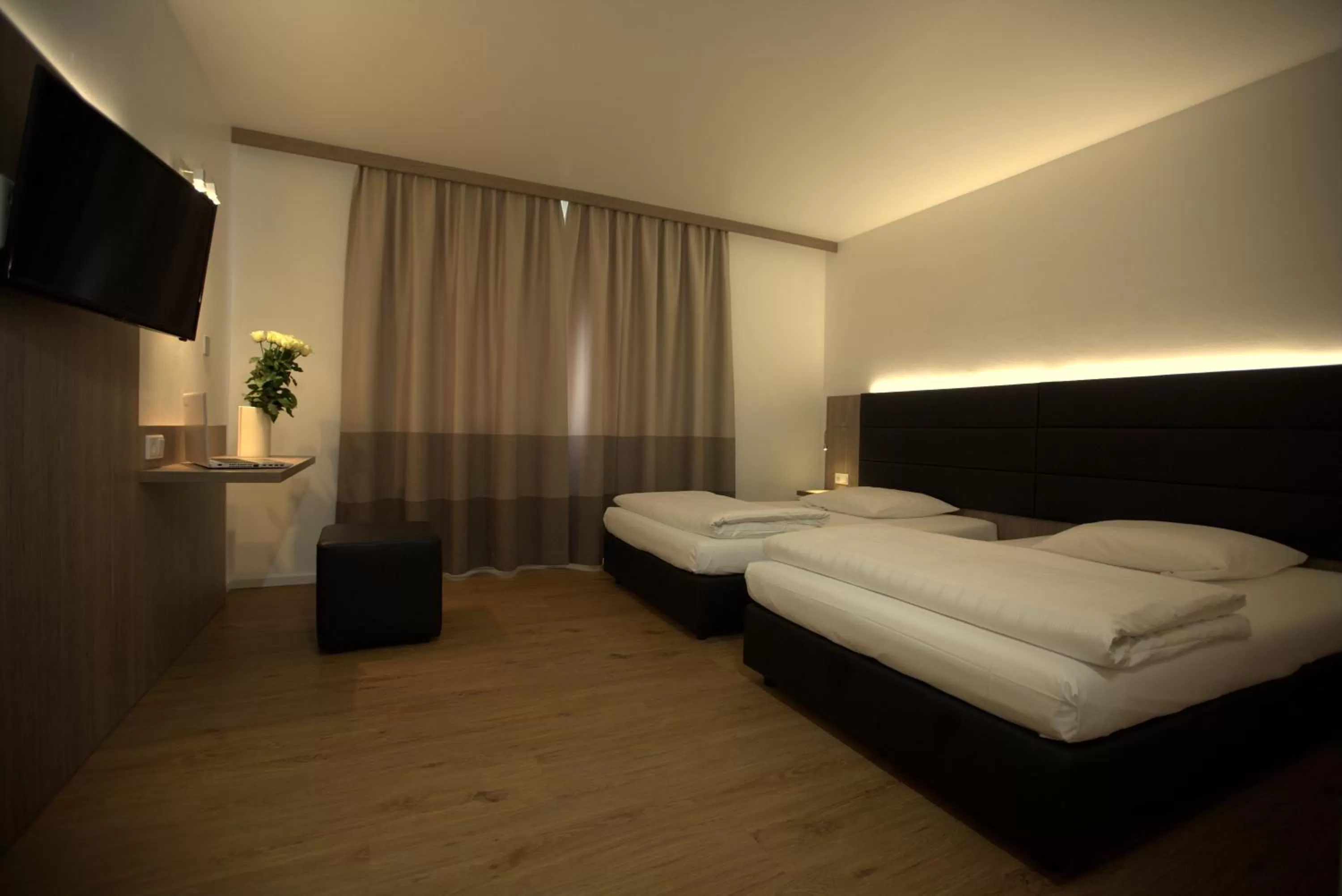 Photo of the whole room, Bed in Airport Hotel Walldorf