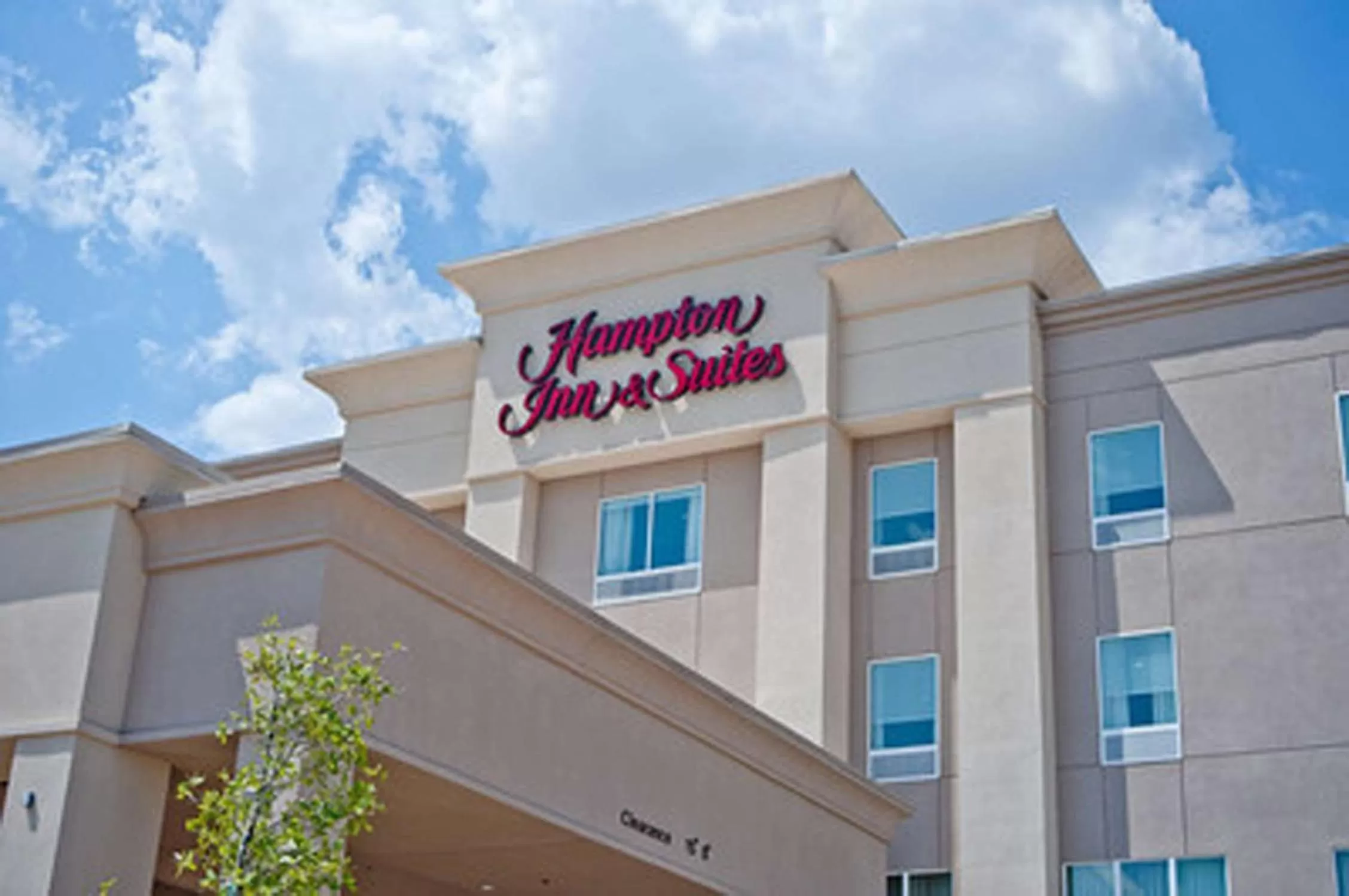 Property building in Hampton Inn & Suites Denison