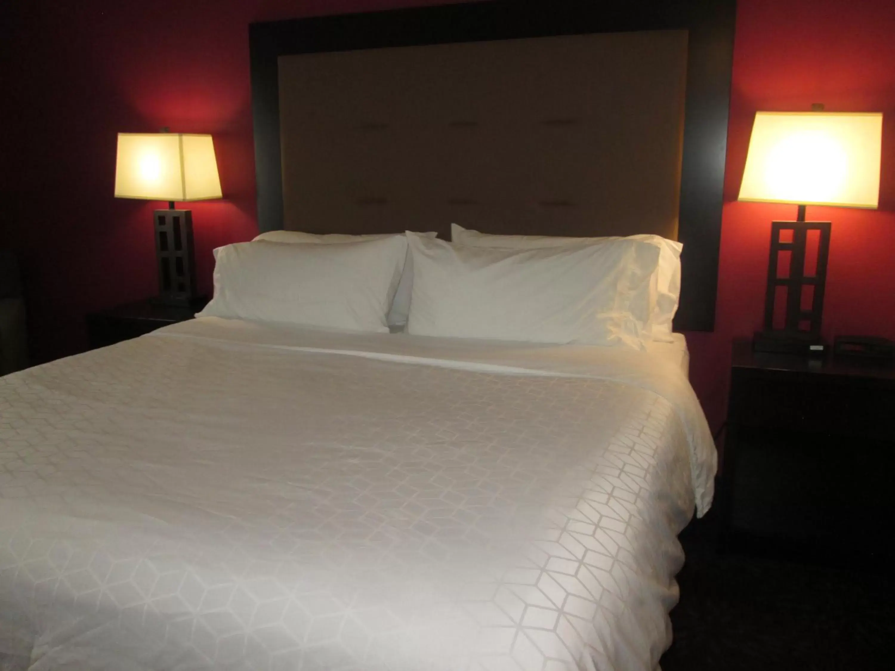 Photo of the whole room, Bed in Holiday Inn Express Cloverdale - Greencastle, an IHG Hotel