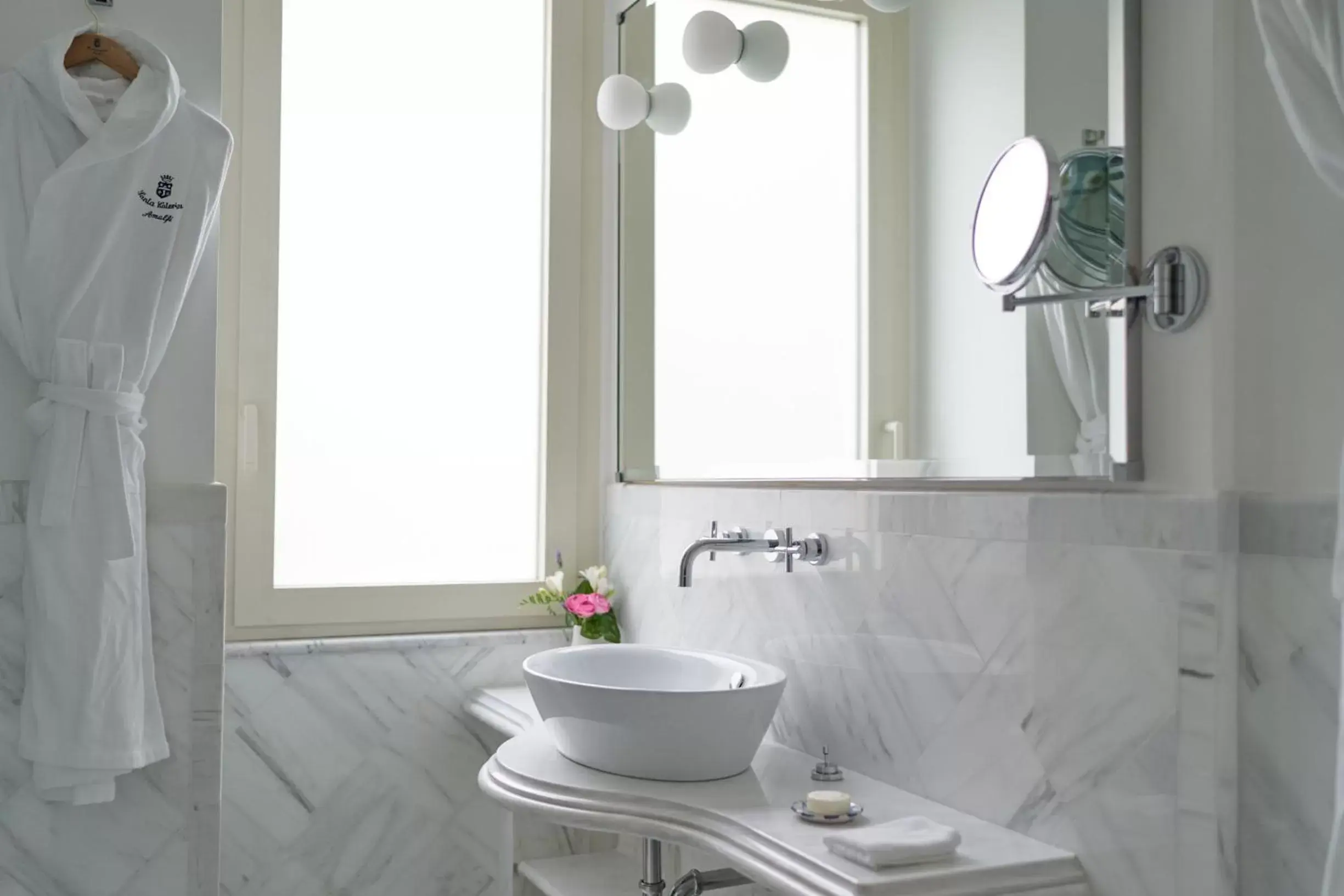 Standard Double or Twin Room with Partial Sea View - single occupancy in Hotel Santa Caterina Standard Double or Twin Room with Partial Sea View - single occupancy in Hotel Santa Caterina