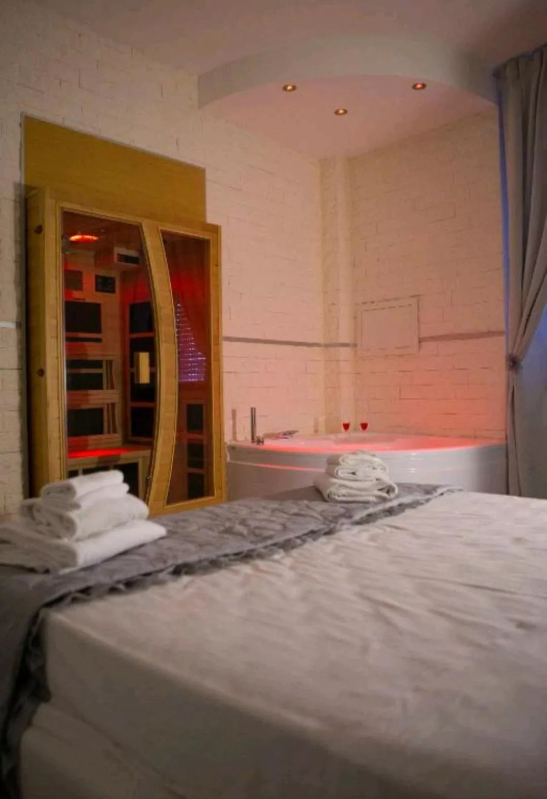 King Room with Spa Bath in Brighter's Room