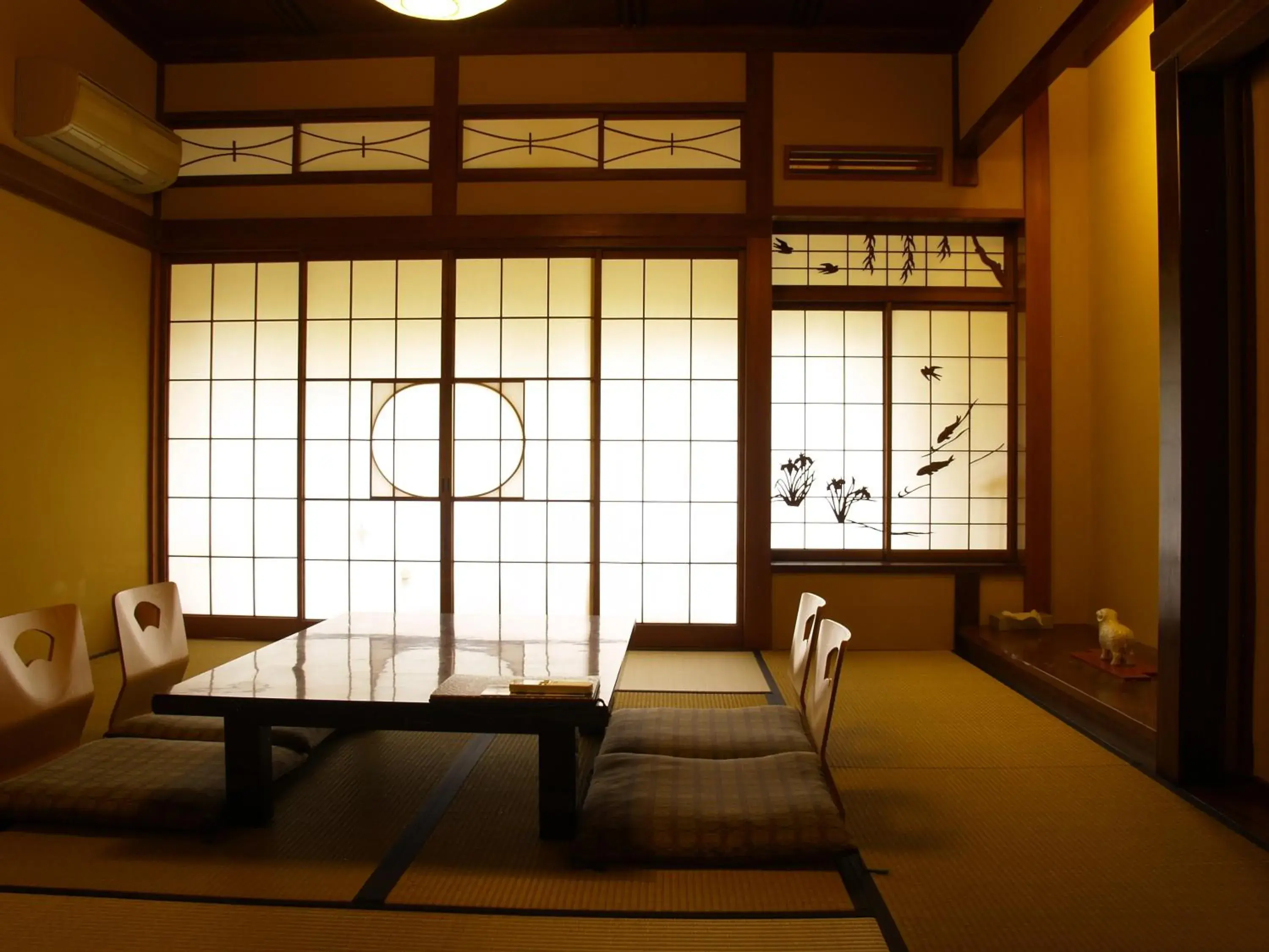 Photo of the whole room, Seating Area in K's House Ito Onsen - Historical Ryokan Hostel