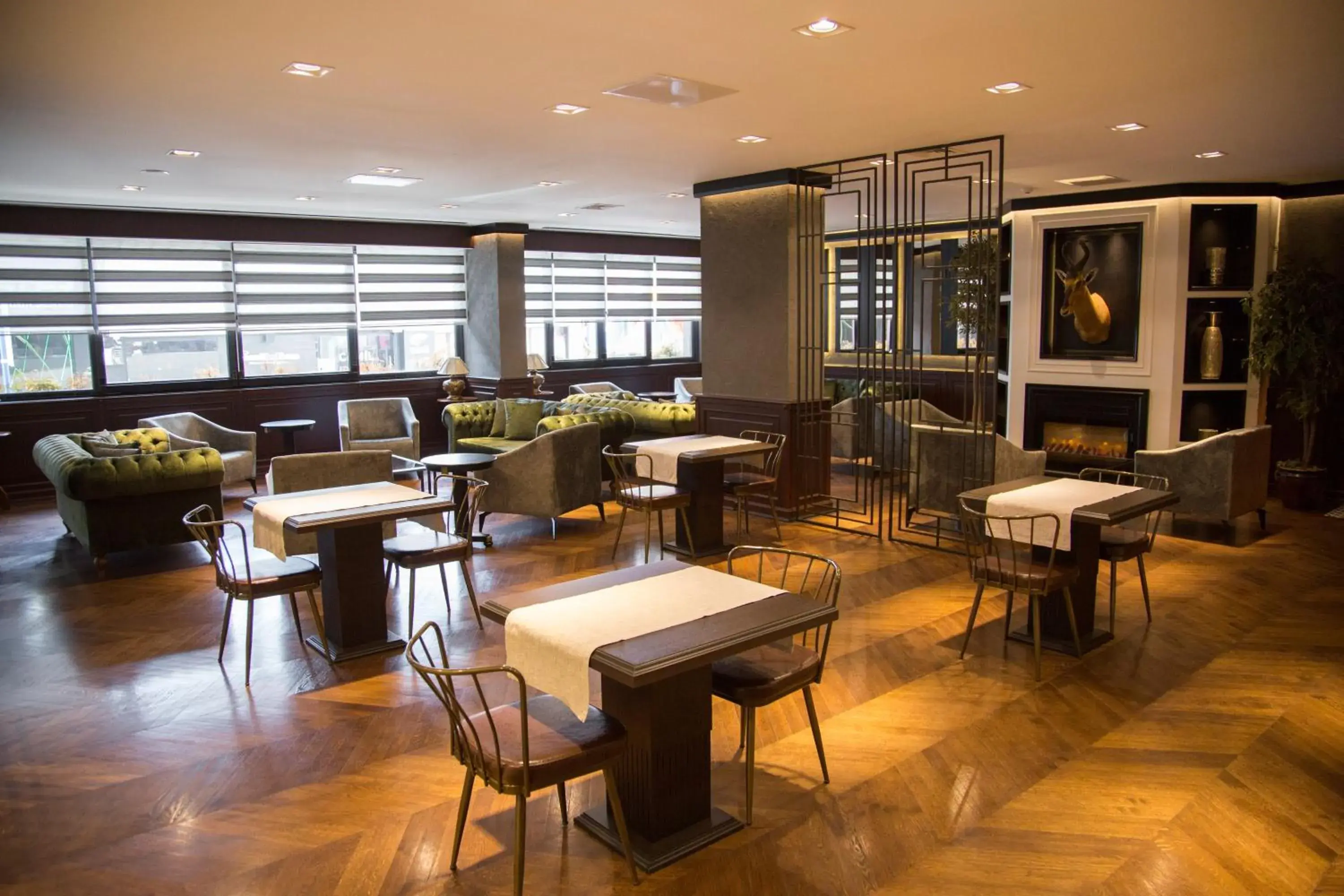 Lounge or bar, Restaurant/Places to Eat in Dila Hotel