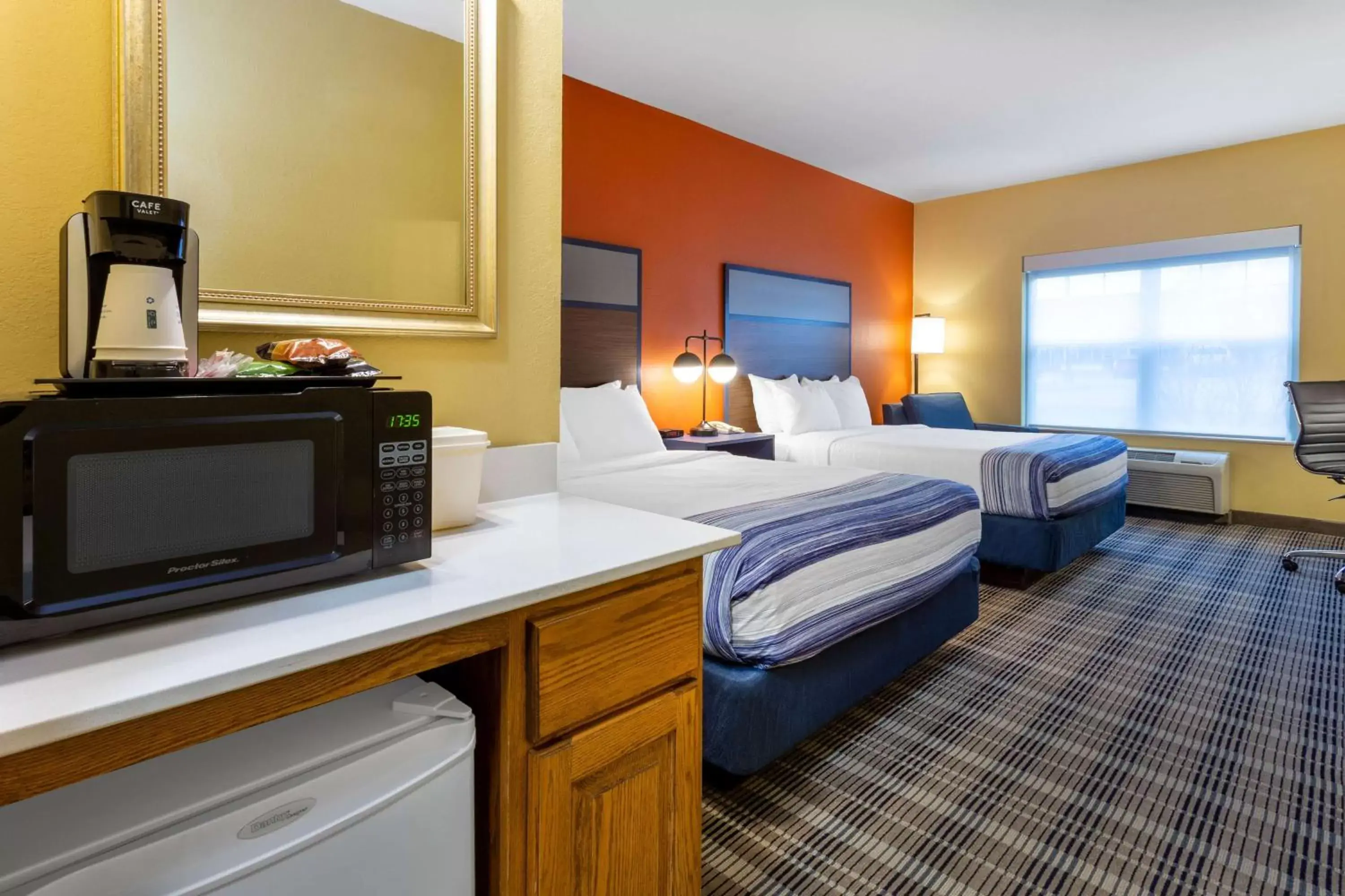 Photo of the whole room, Bed in AmericInn by Wyndham Fulton Clinton