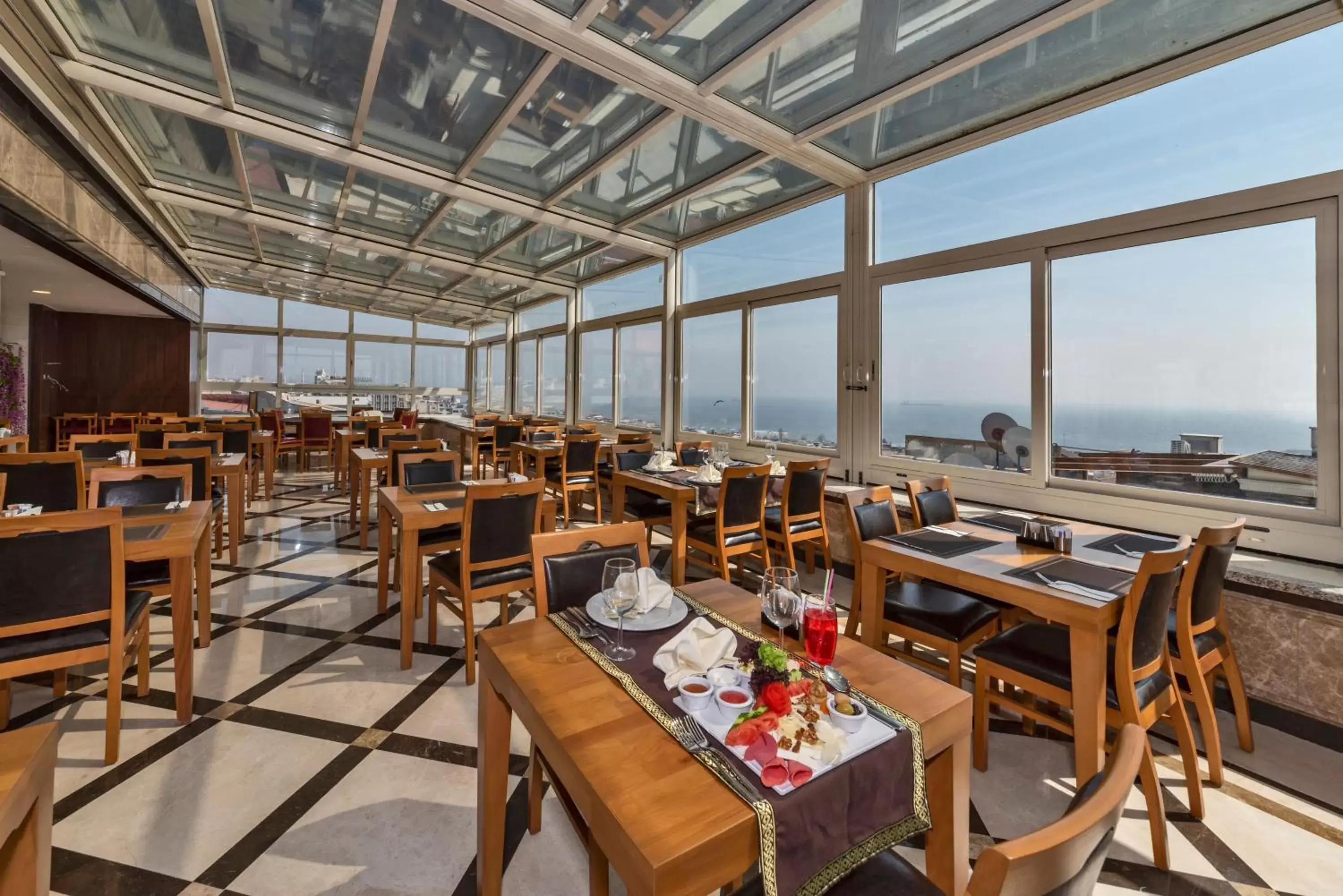 Restaurant/Places to Eat in Piya Sport Hotel