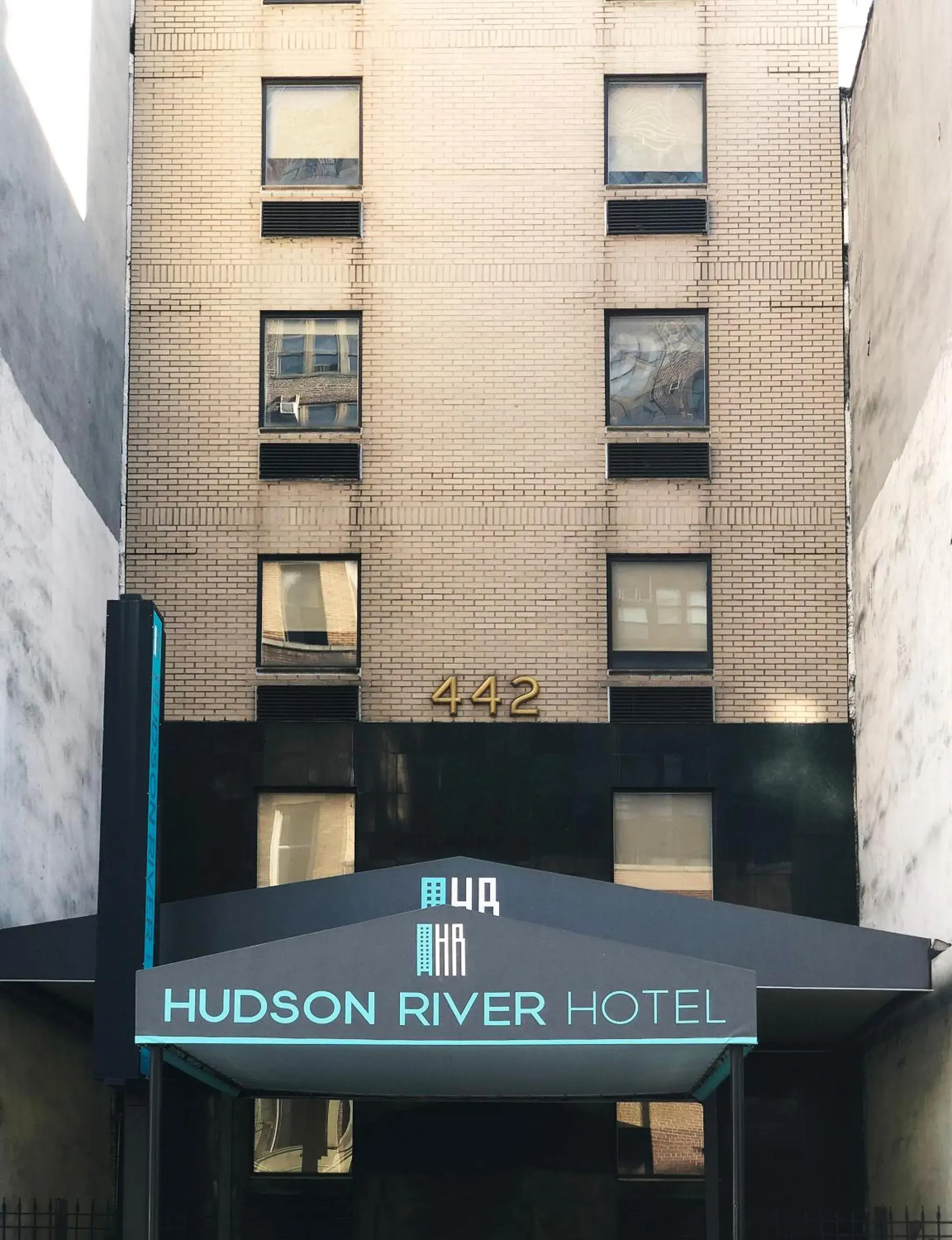 Facade/entrance, Property Building in Hudson River Hotel