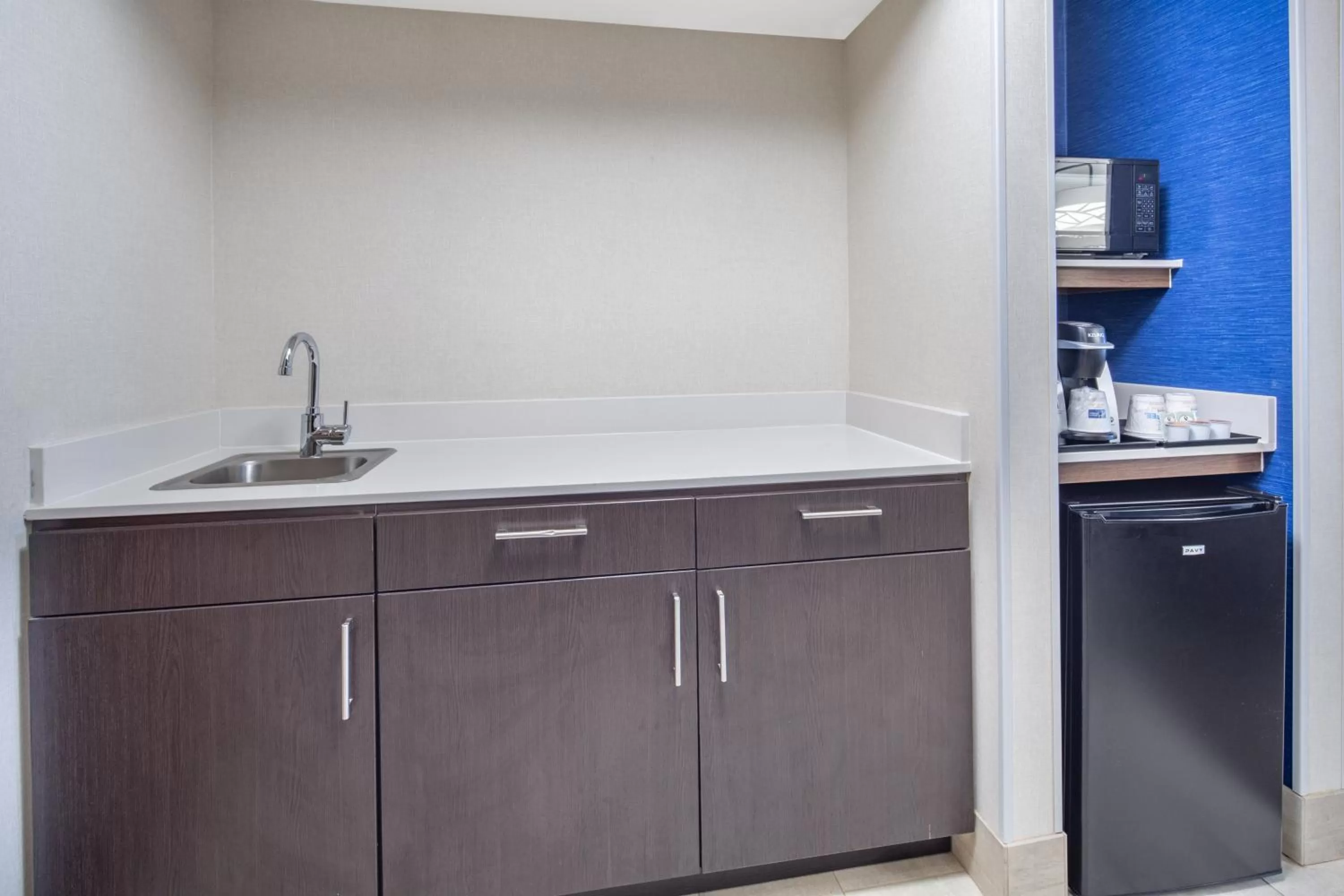 Photo of the whole room in Holiday Inn Express Hotel & Suites Bishop by IHG