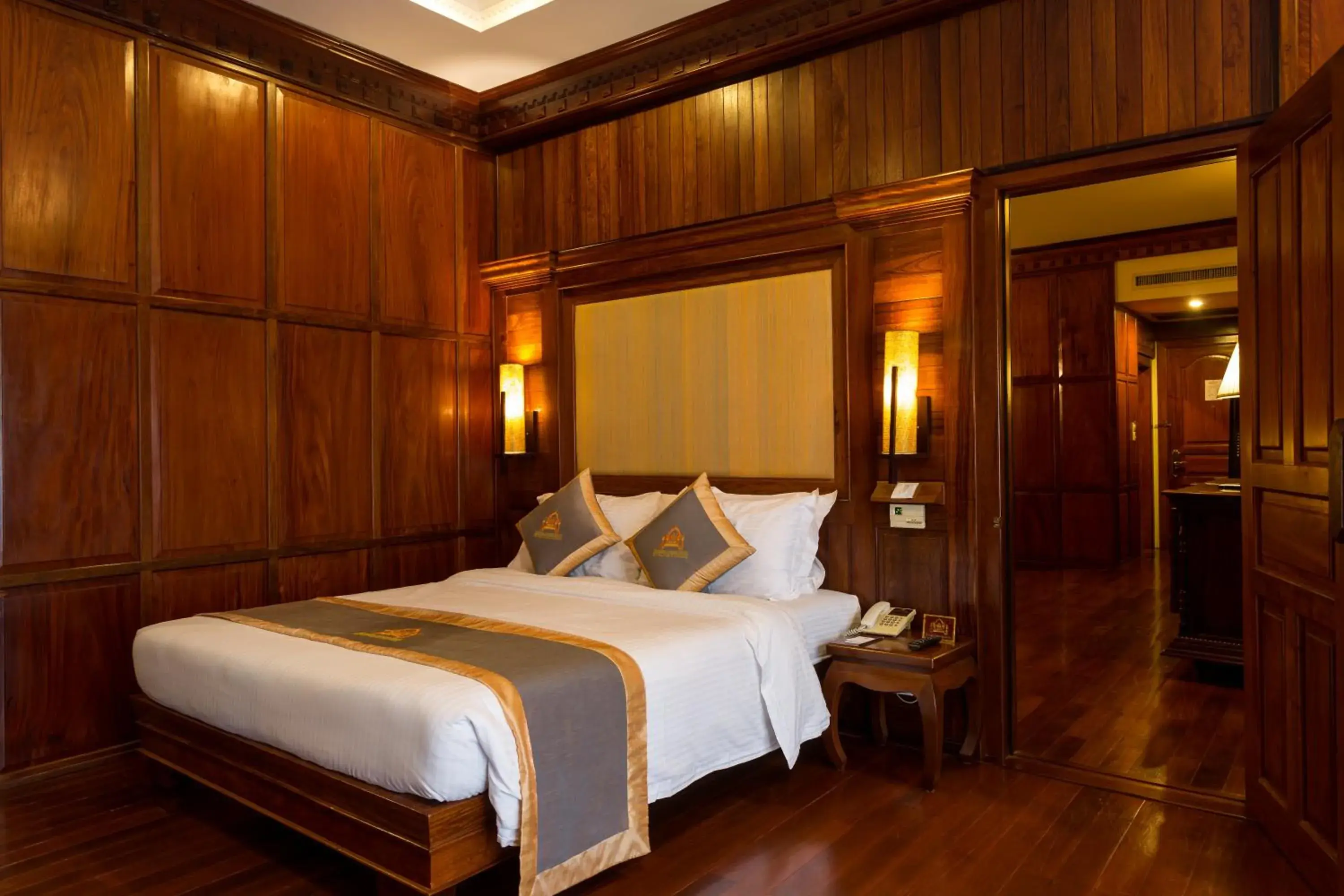 Bedroom, Bed in Empress Angkor Resort & Spa