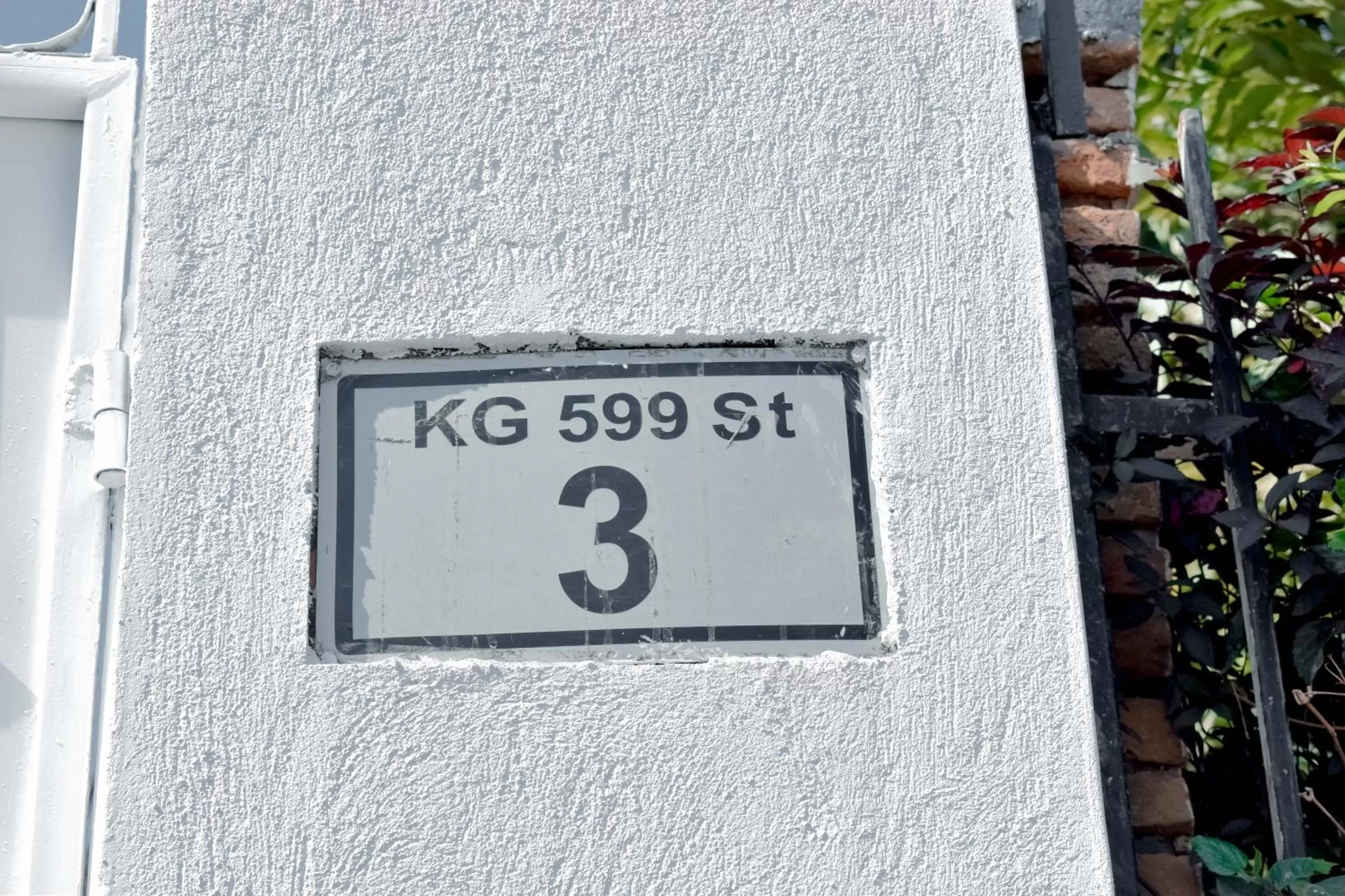 Text overlay in INZOZI AFRICA HOUSE B&B-Gishushu