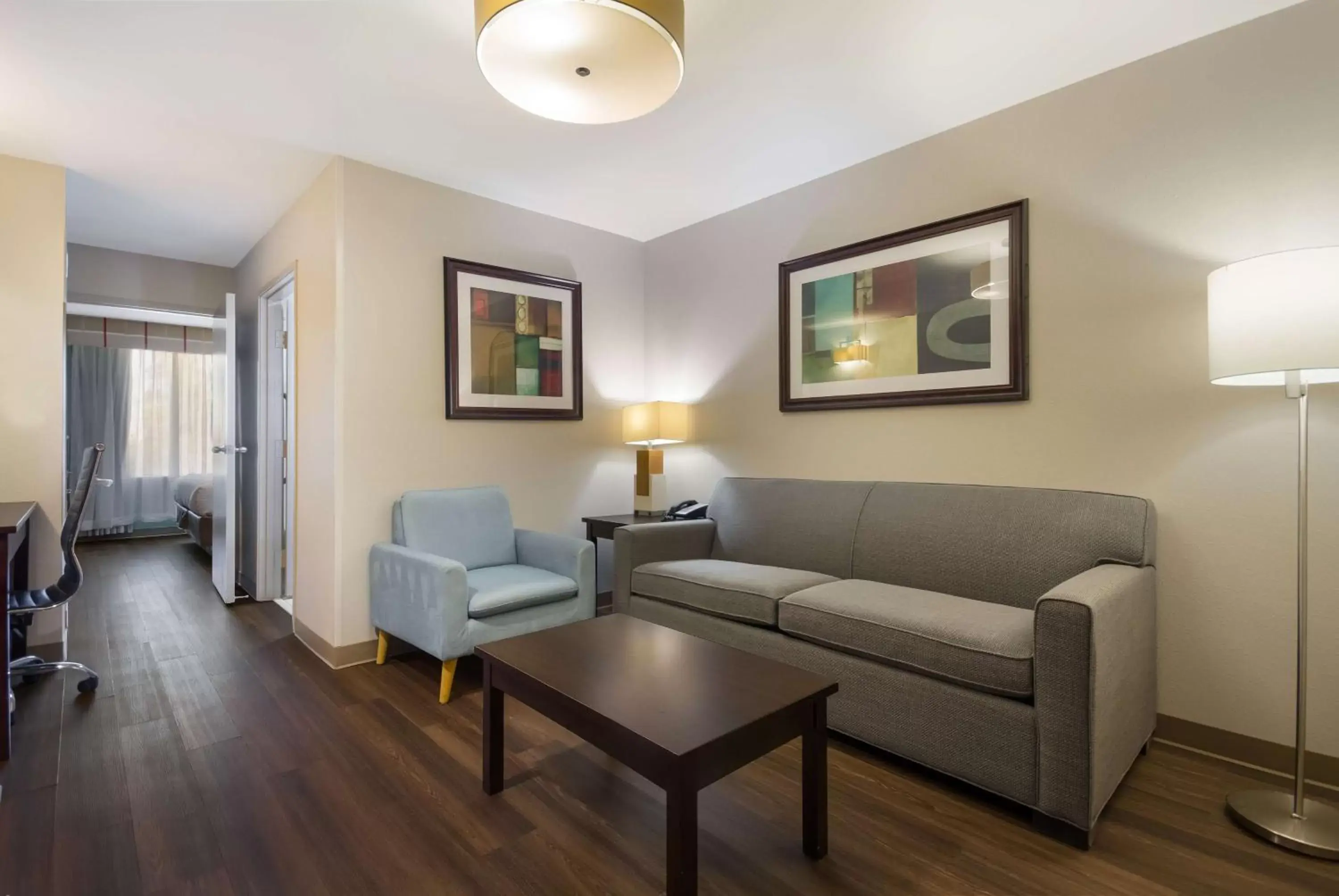 Photo of the whole room, Seating Area in Best Western Sugar Sands Inn & Suites