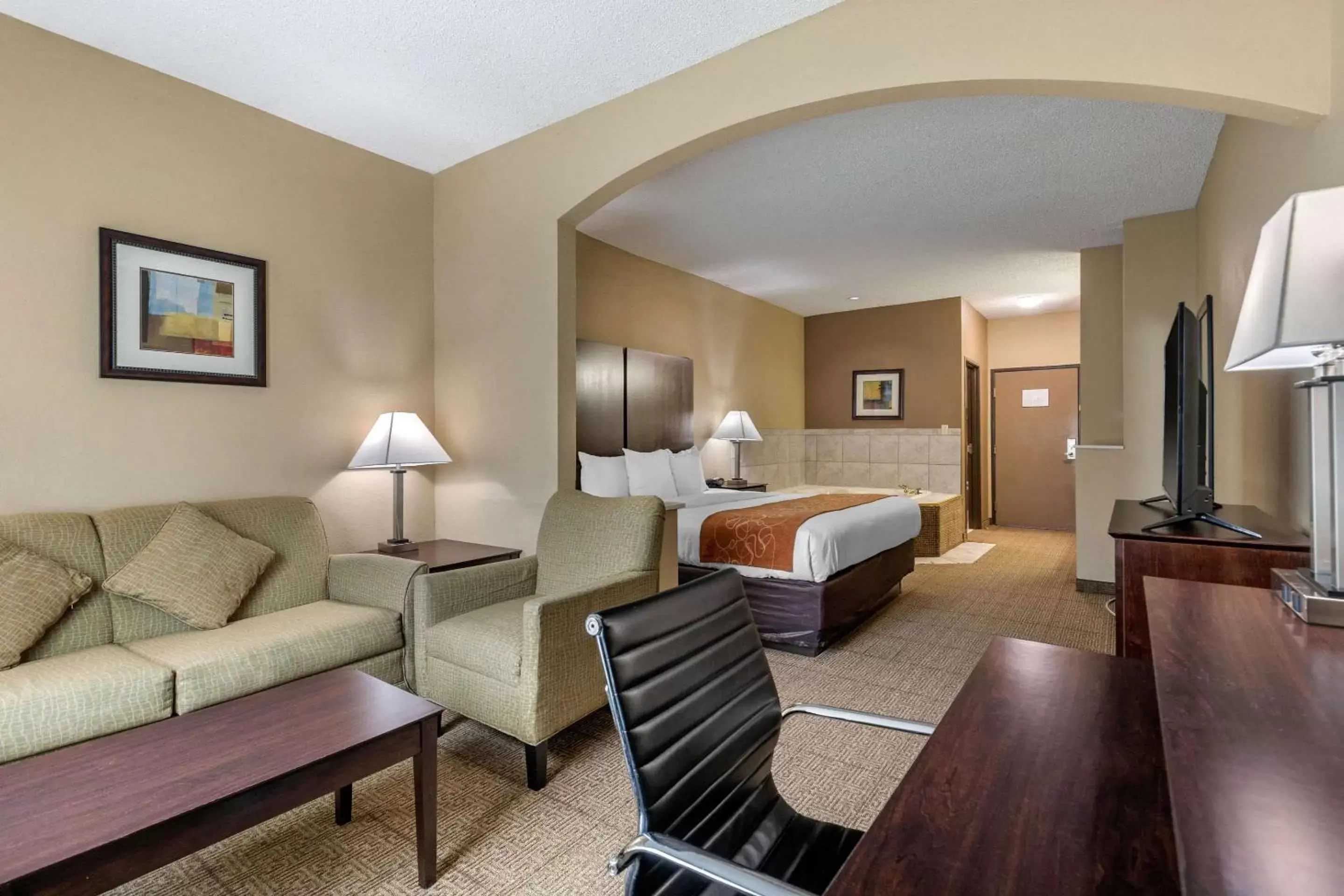 Photo of the whole room, Seating Area in Comfort Suites The Colony - Plano West