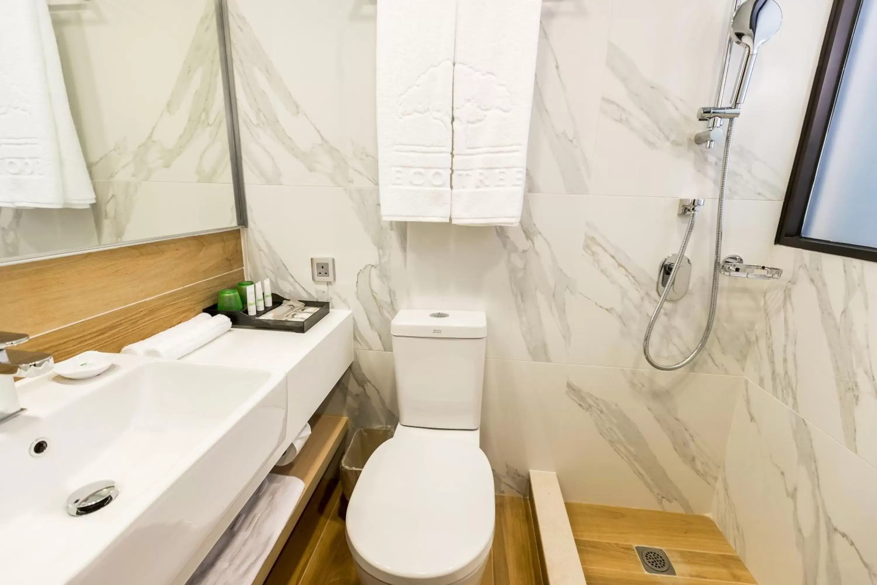 Shower, Bathroom in Eco Tree Hotel Causeway Bay