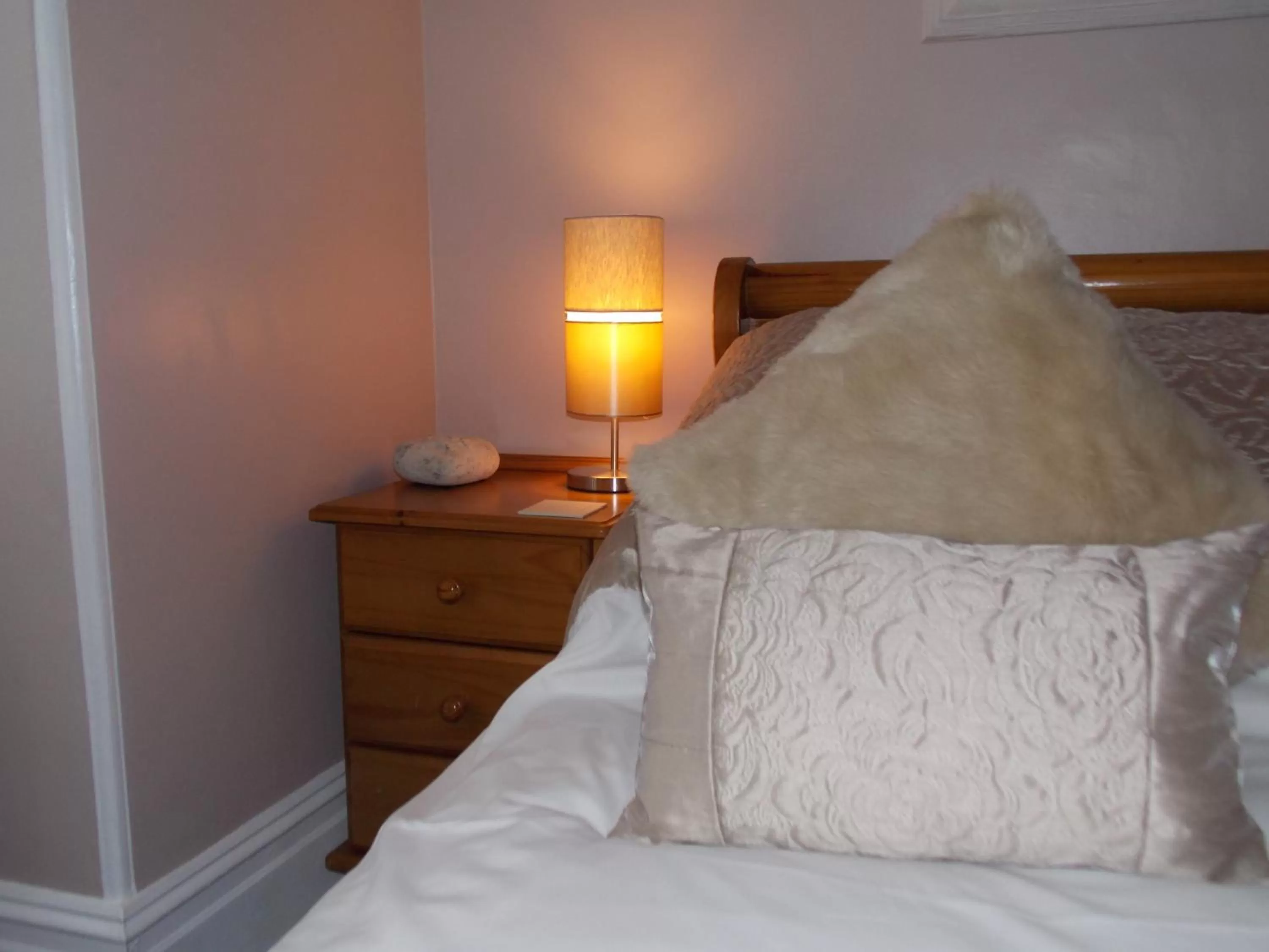 Bed in Chiverton House Guest Accommodation