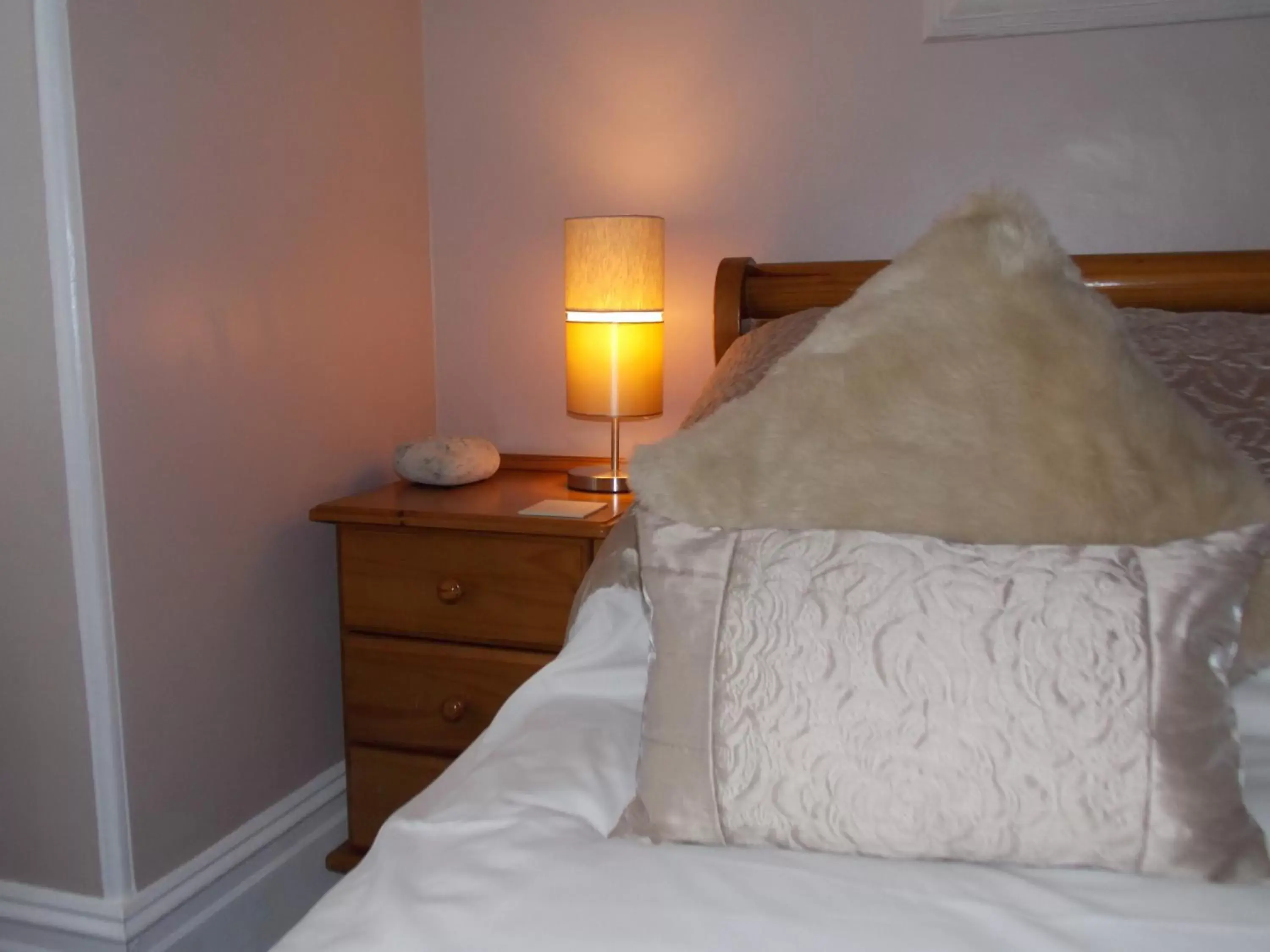 Bed in Chiverton House Guest Accommodation