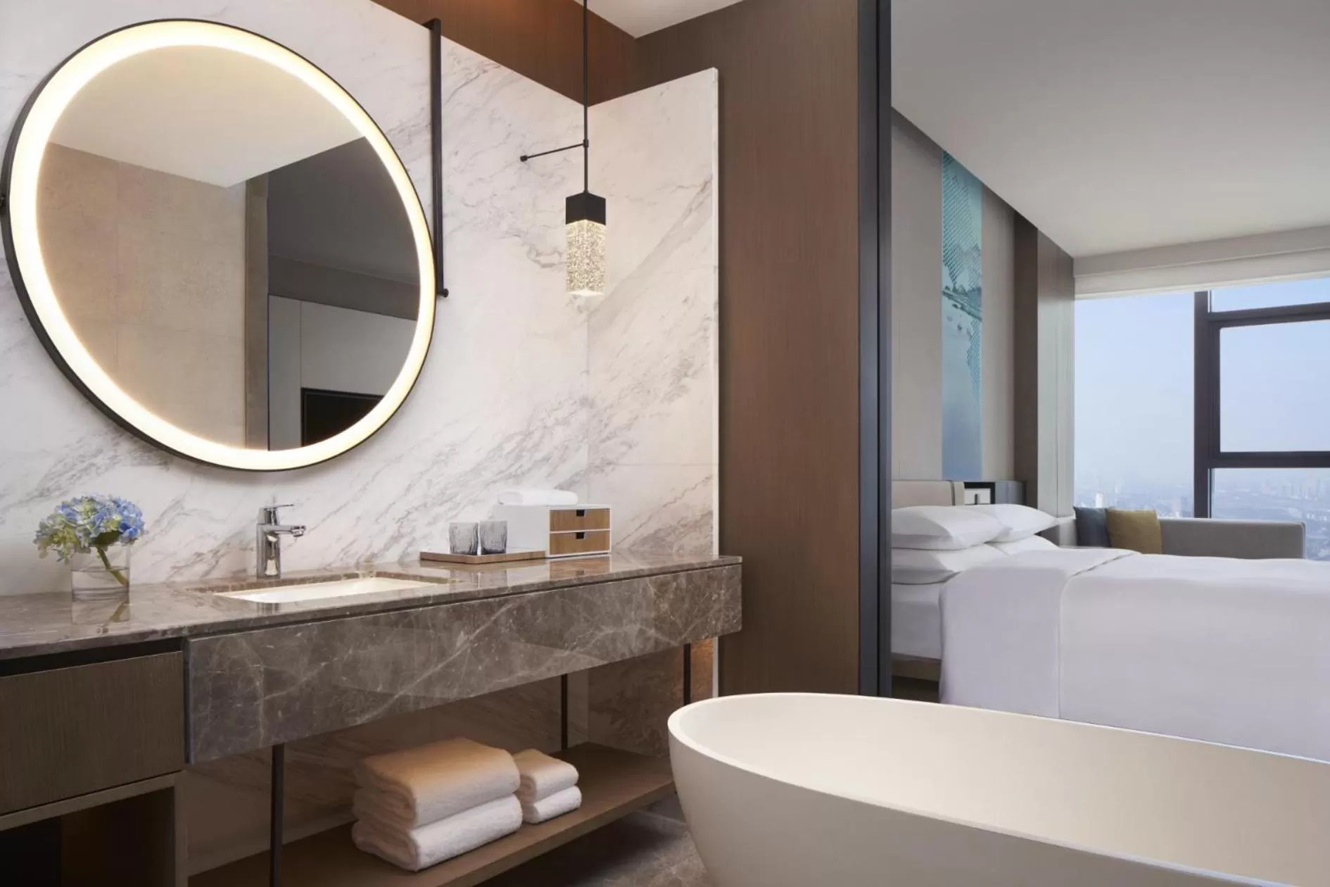 Toilet, Bed in Jinhua Marriott Hotel