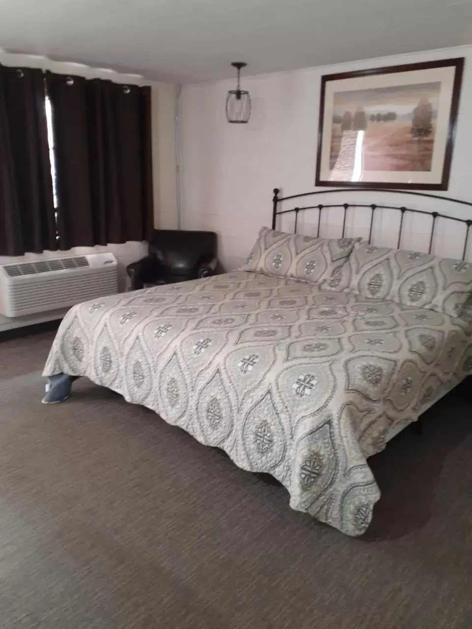 Deluxe King Studio in Yellowstone Motel Deluxe King Studio in Yellowstone Motel