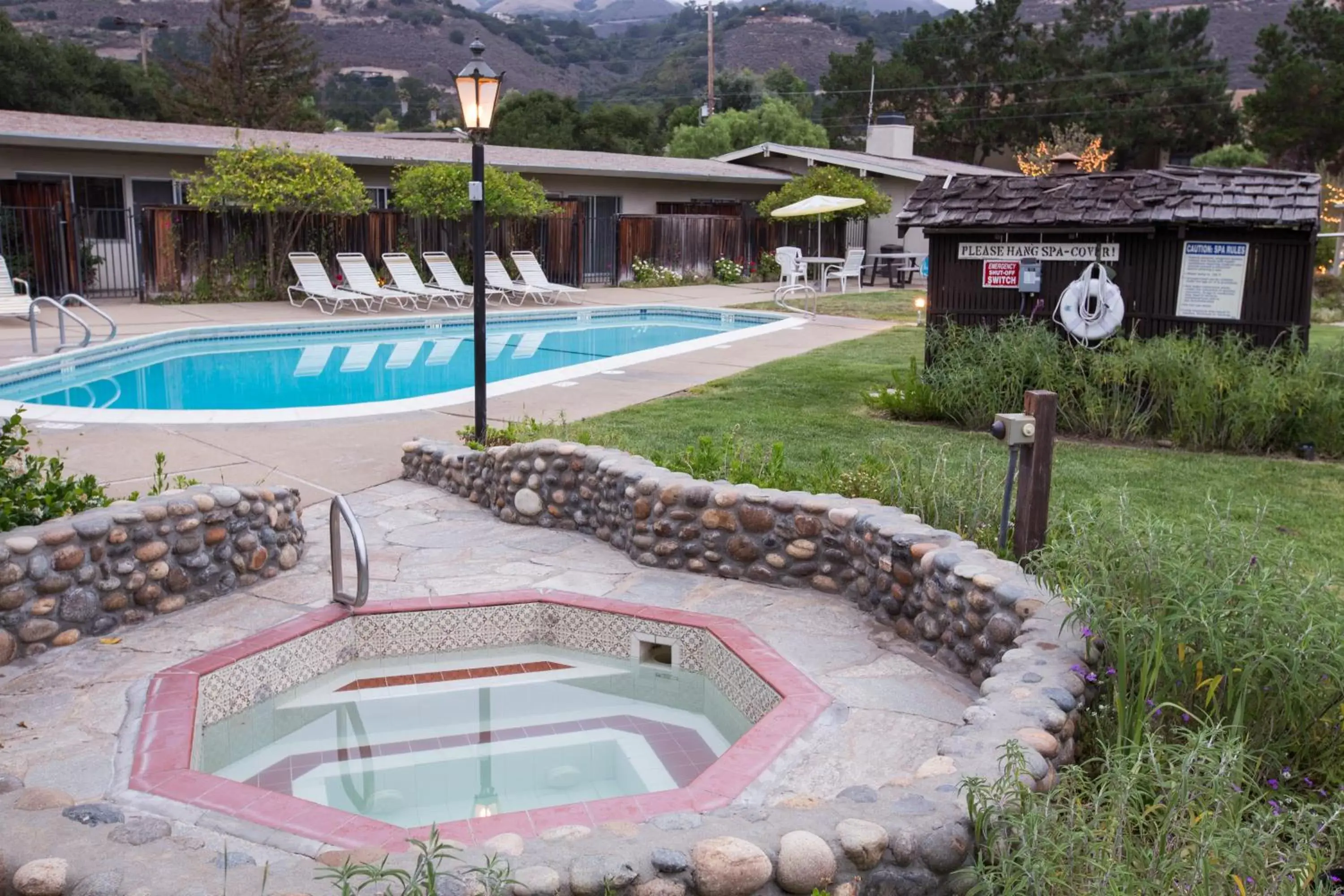 Swimming Pool in Contenta Inn