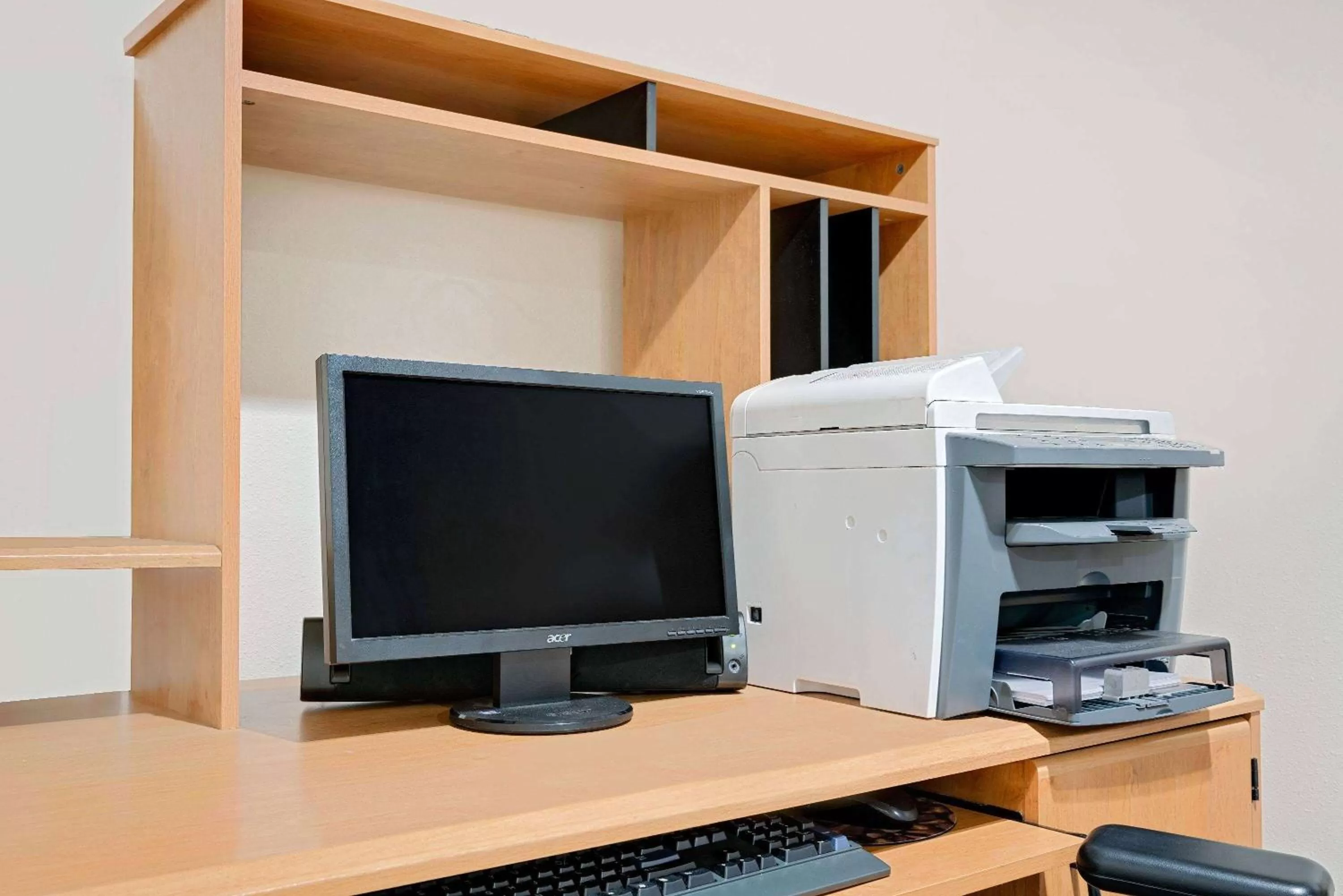 Business facilities in Super 8 by Wyndham Ashland