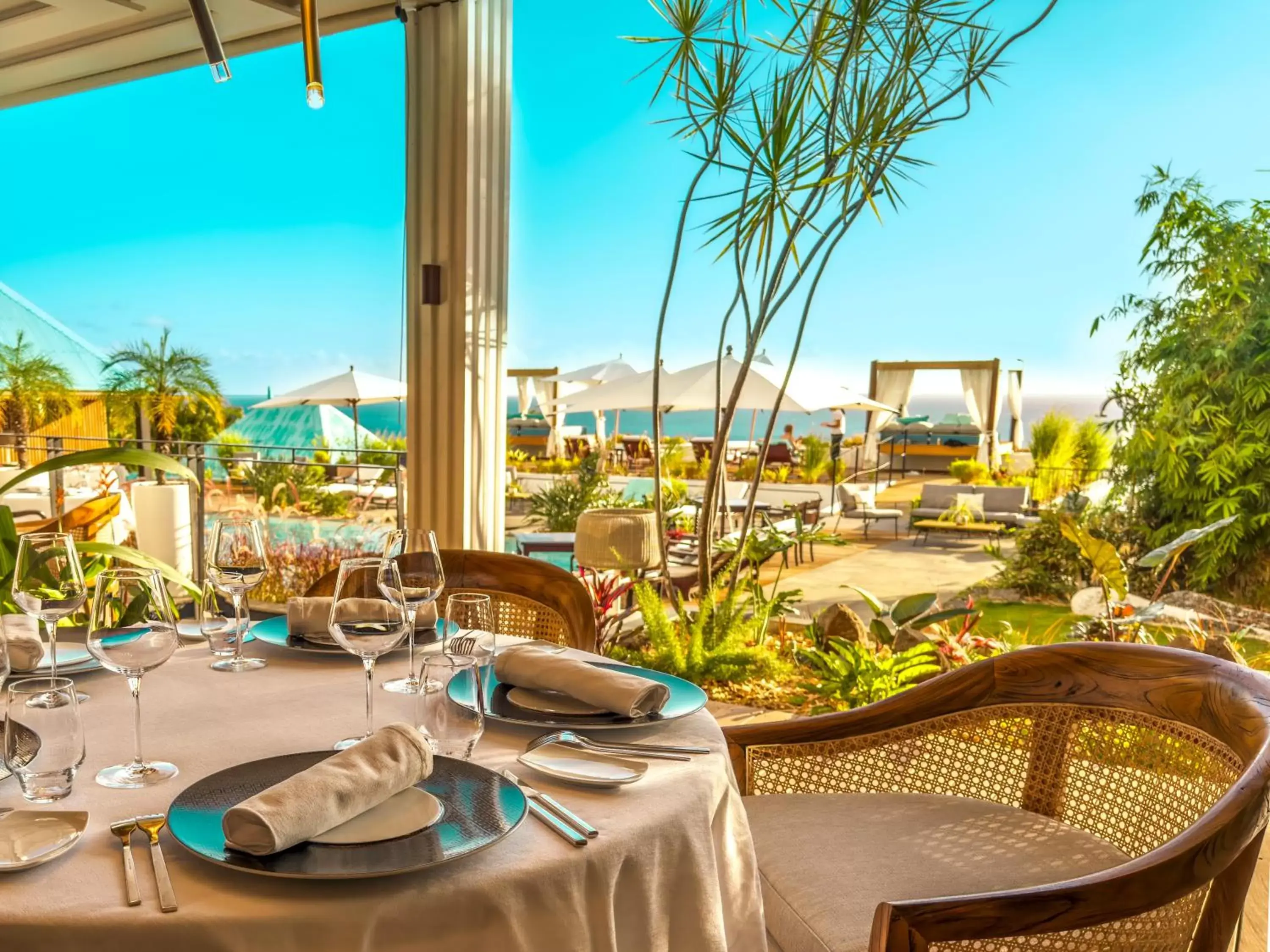 Restaurant/Places to Eat in Blue Margouillat Seaview Hotel-RELAIS & CHATEAUX